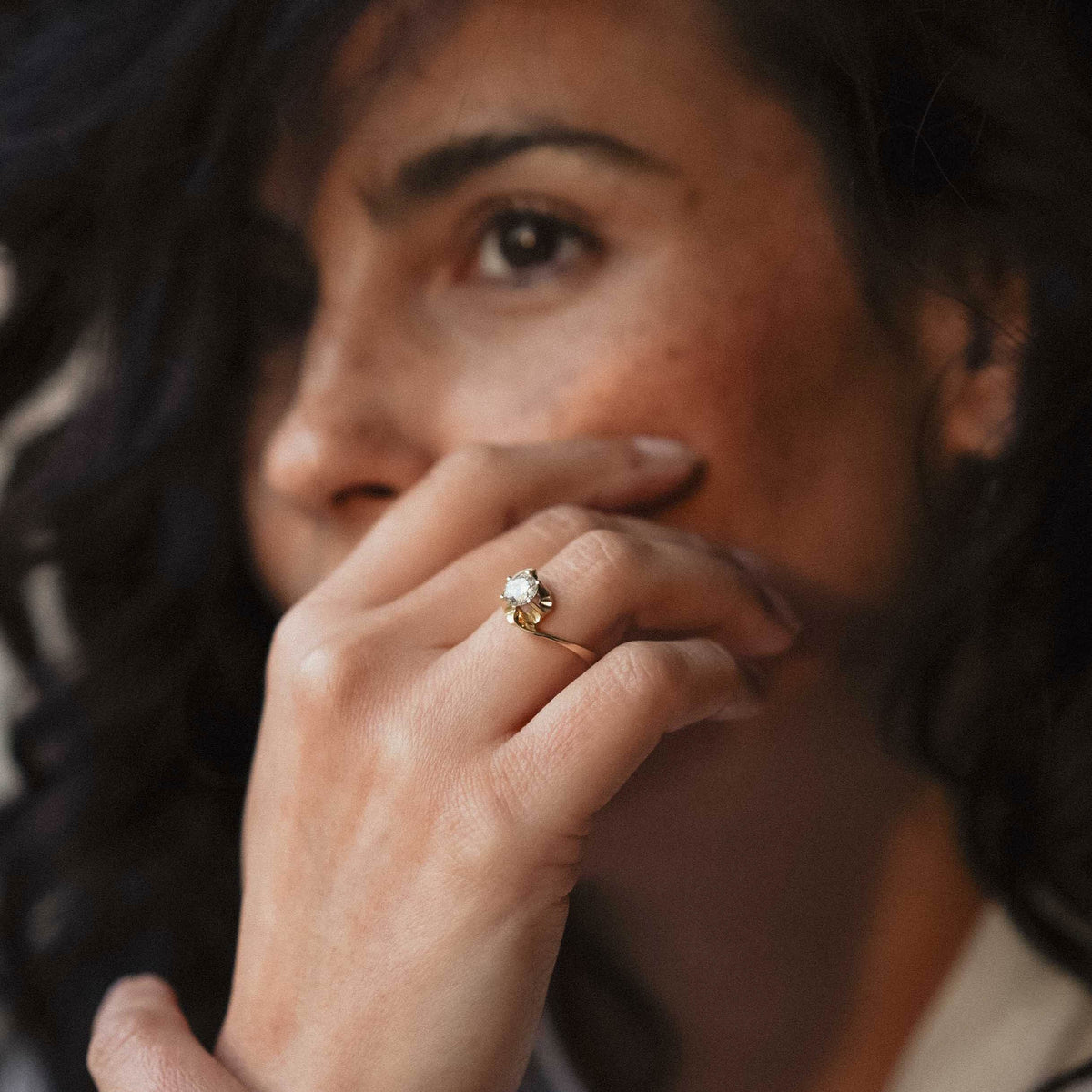 Genevieve | 14K Diamant Solitair Twist Ring - Menina Amsterdam