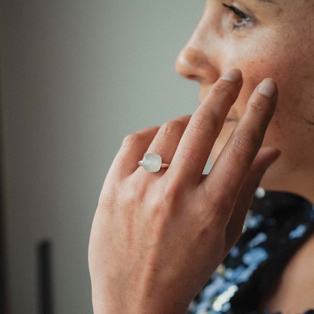 Liora | 14K Maansteen Solitaire Ring - Menina Amsterdam