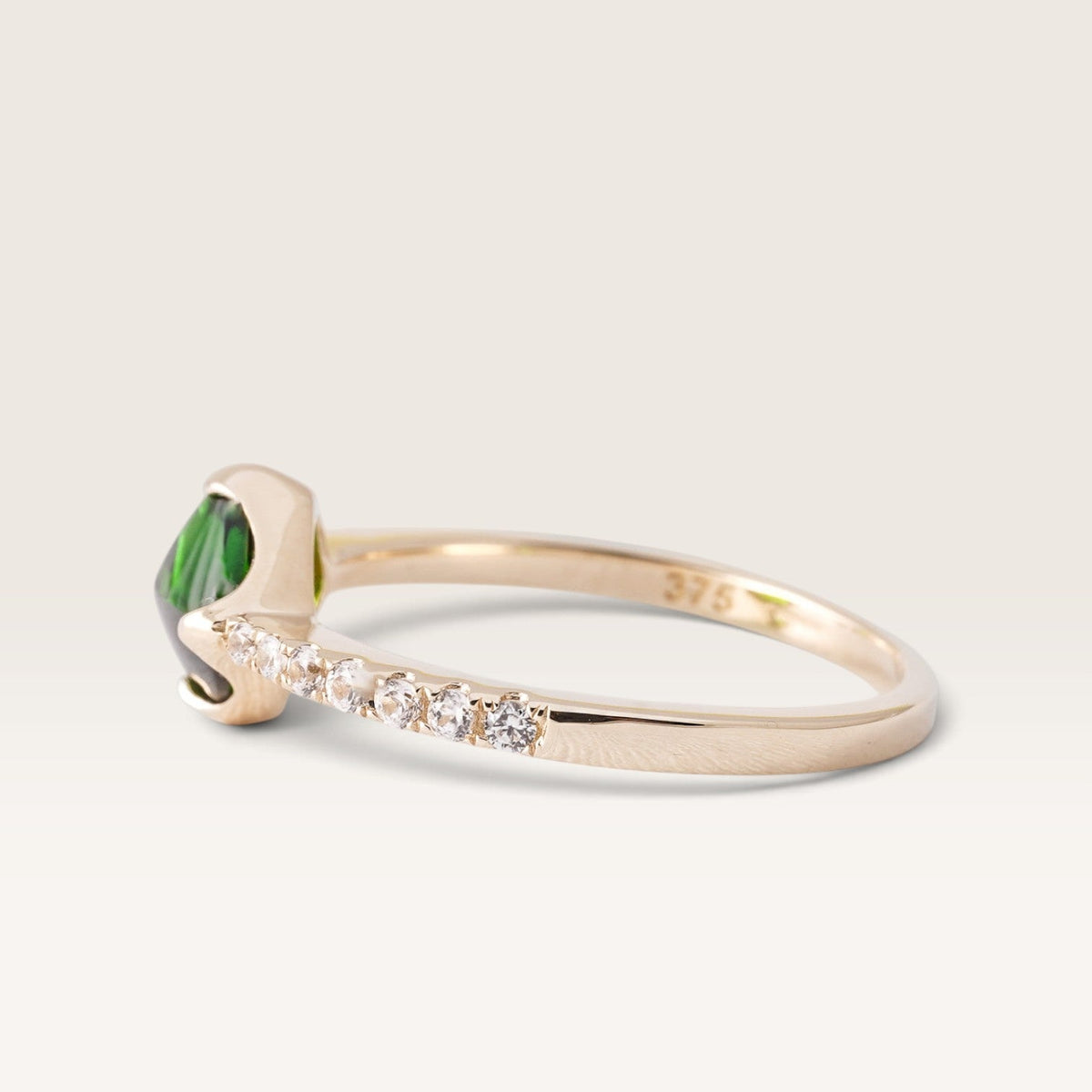 Mirella | Vintage Diopsiet en Witte Saffier Solitaire Ring - Menina Amsterdam