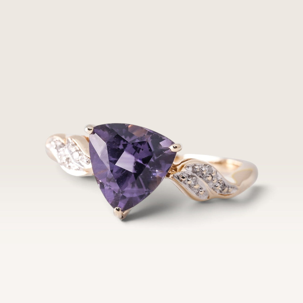 Ysera | Vintage Kwarts Solitaire & Diamant Details Ring - Menina Amsterdam