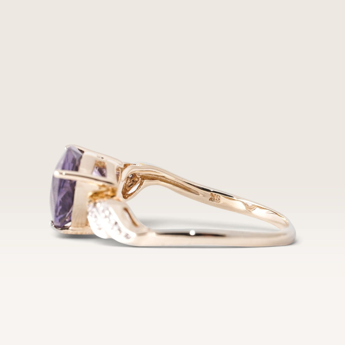 Ysera | Vintage Kwarts Solitaire & Diamant Details Ring - Menina Amsterdam