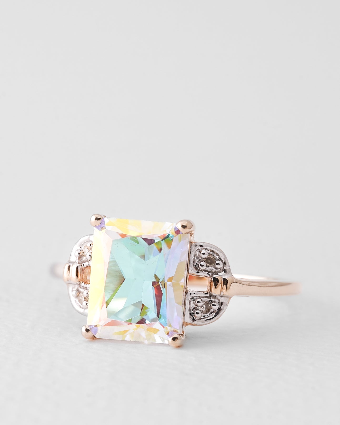 Isolde | Vintage Mystiek Topaas Solitaire & Diamant Details Ring