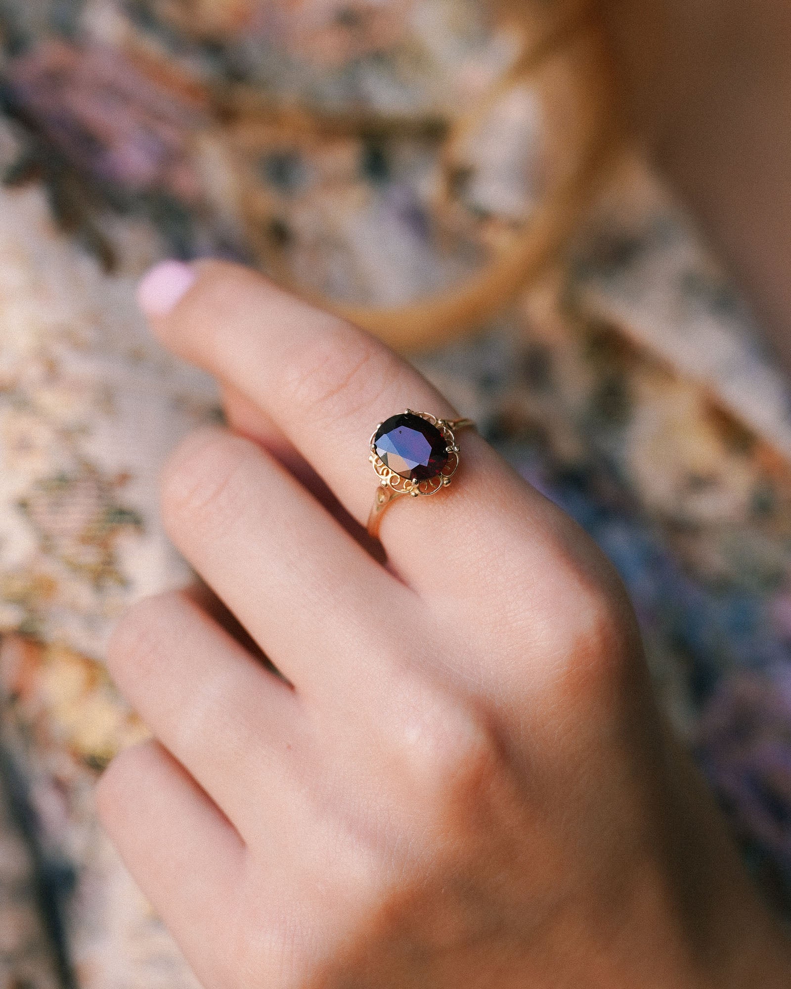 Eleonorine | Vintage Garnet Solitaire