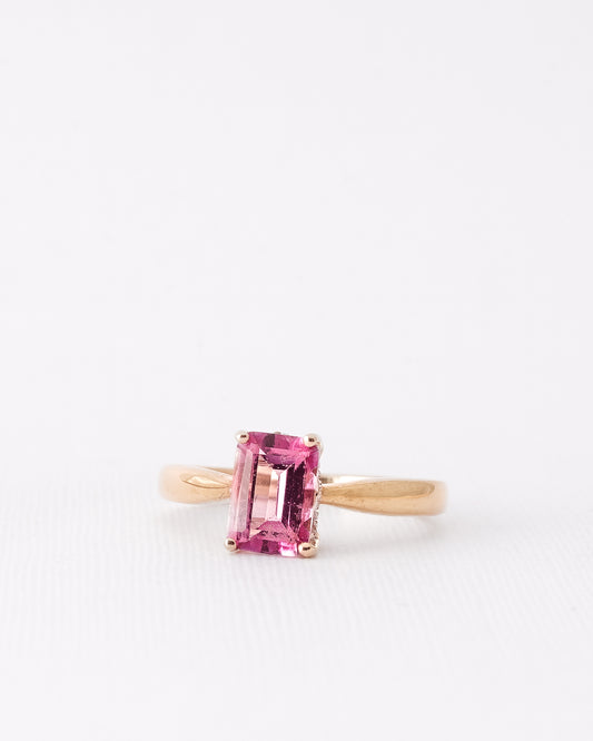 Maia | Vintage Pink Topaz Solitaire & Diamond Details