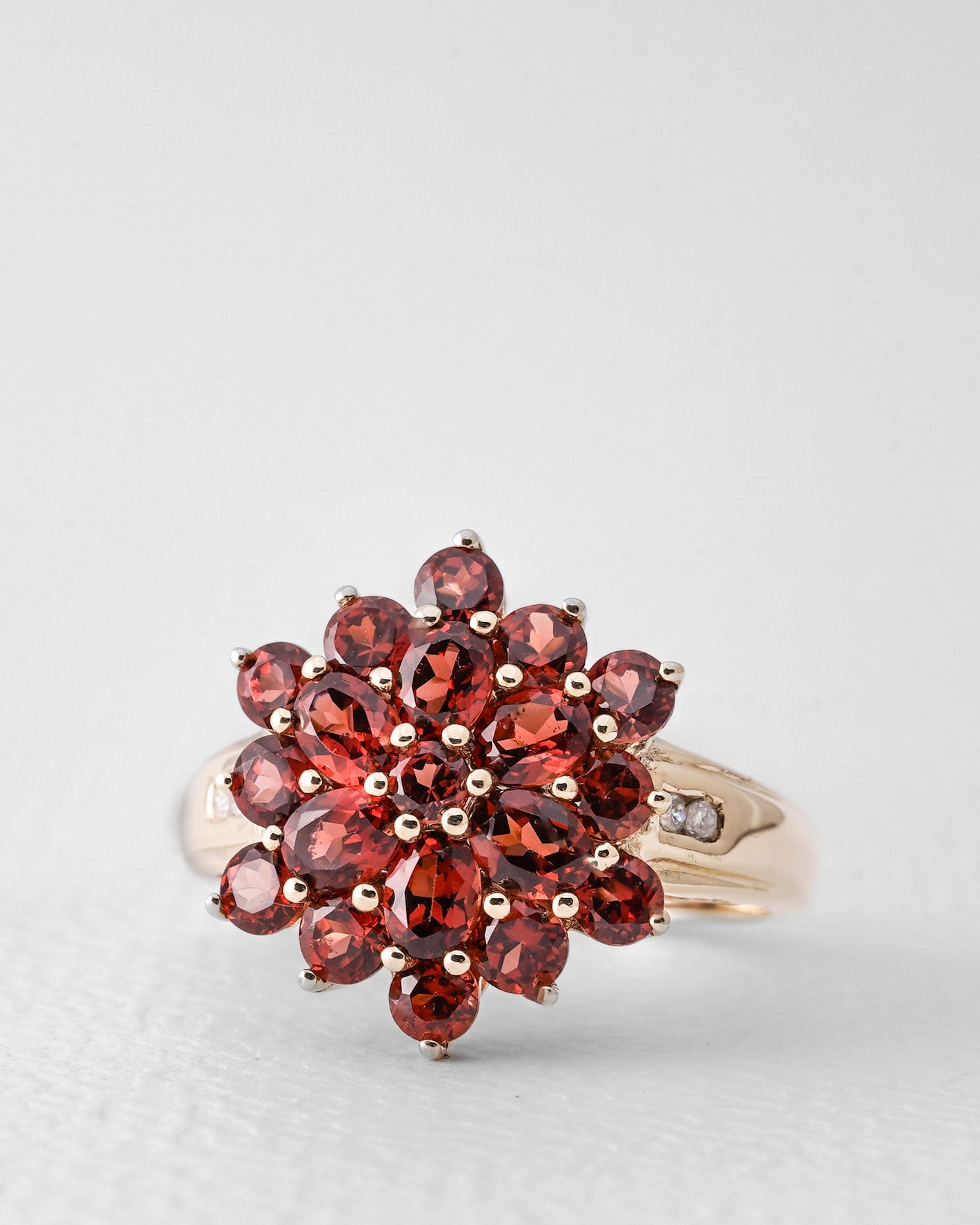 Elara | Vintage Granaat & Diamant Cluster Ring