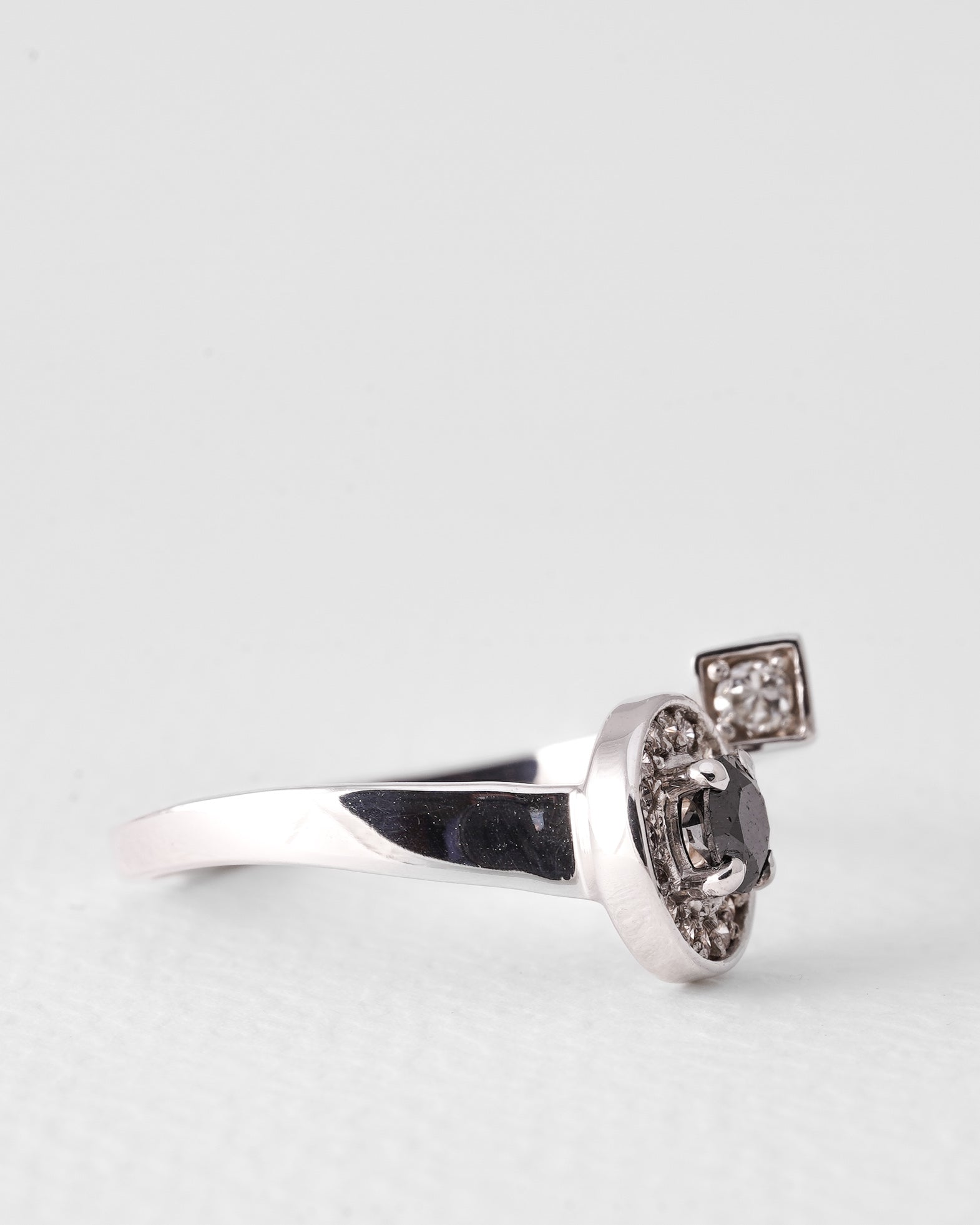 Zaralien | 14K White Gold Brilliant (0.55ct) & Sapphire Ring