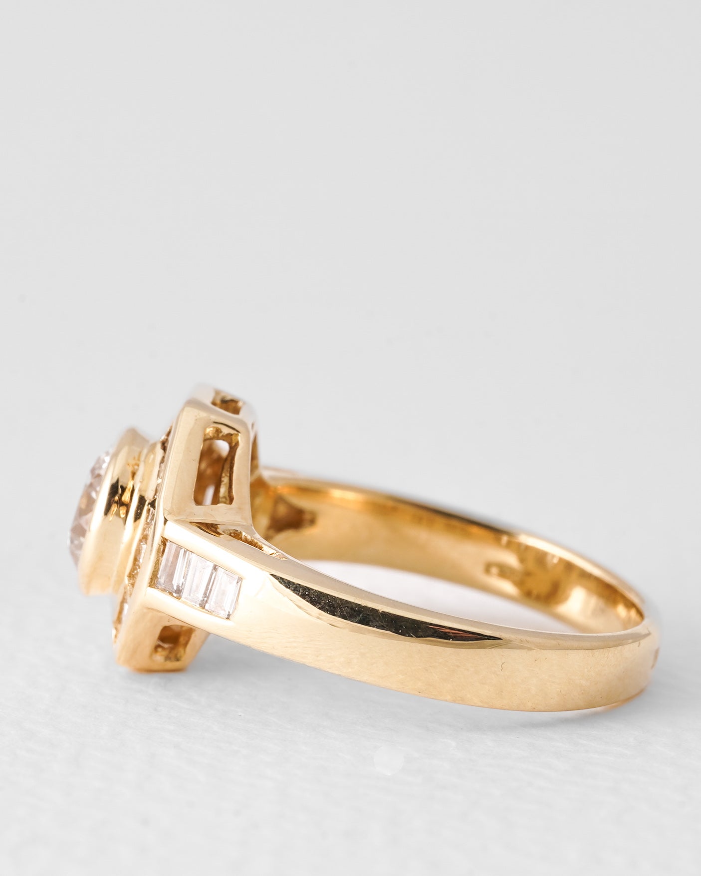 Loraine | 18K Yellow Gold Brilliant (1.82ct) Statement Ring