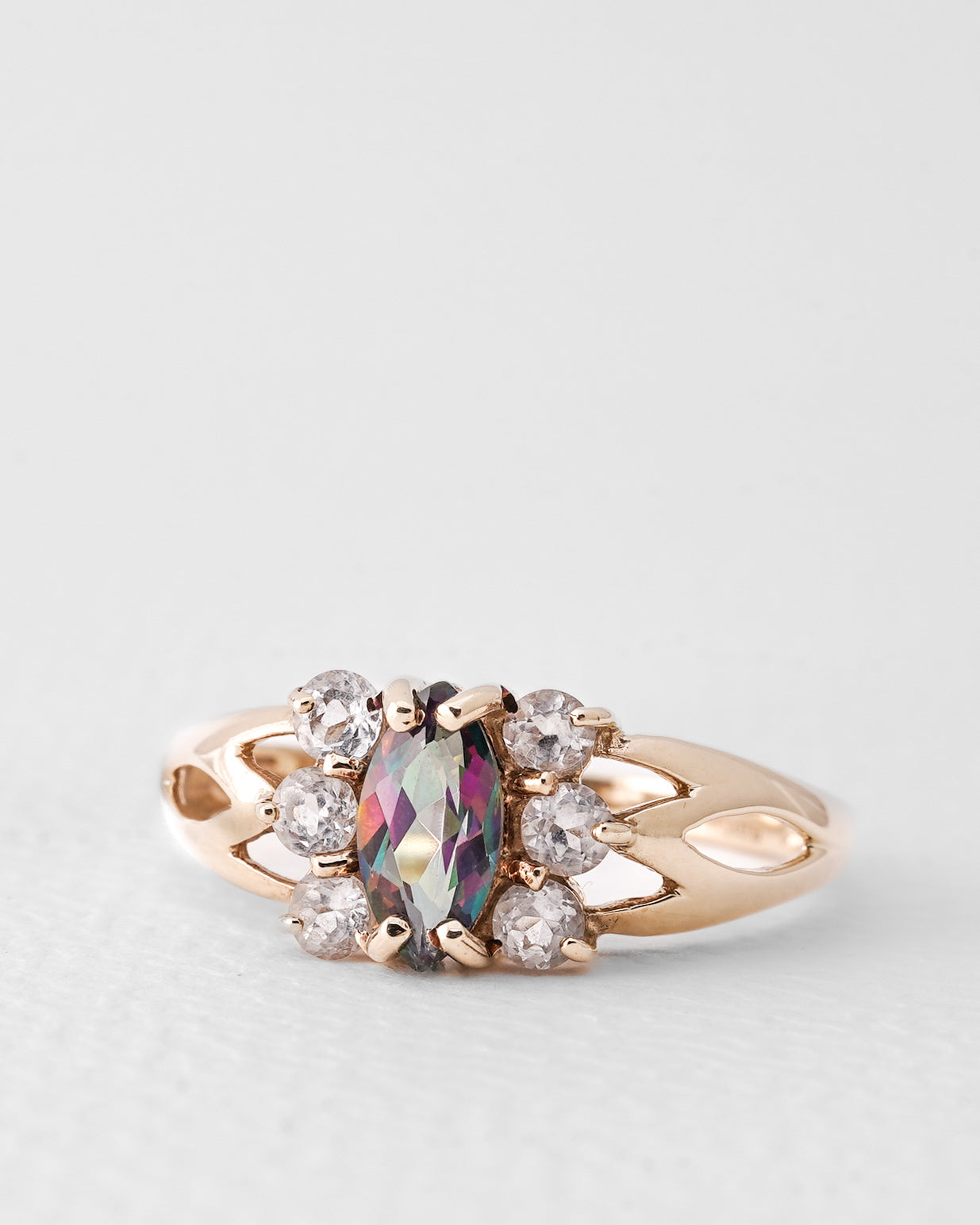 Sophia | Vintage Mystiek Topaas & Witte Saffier Cluster Ring
