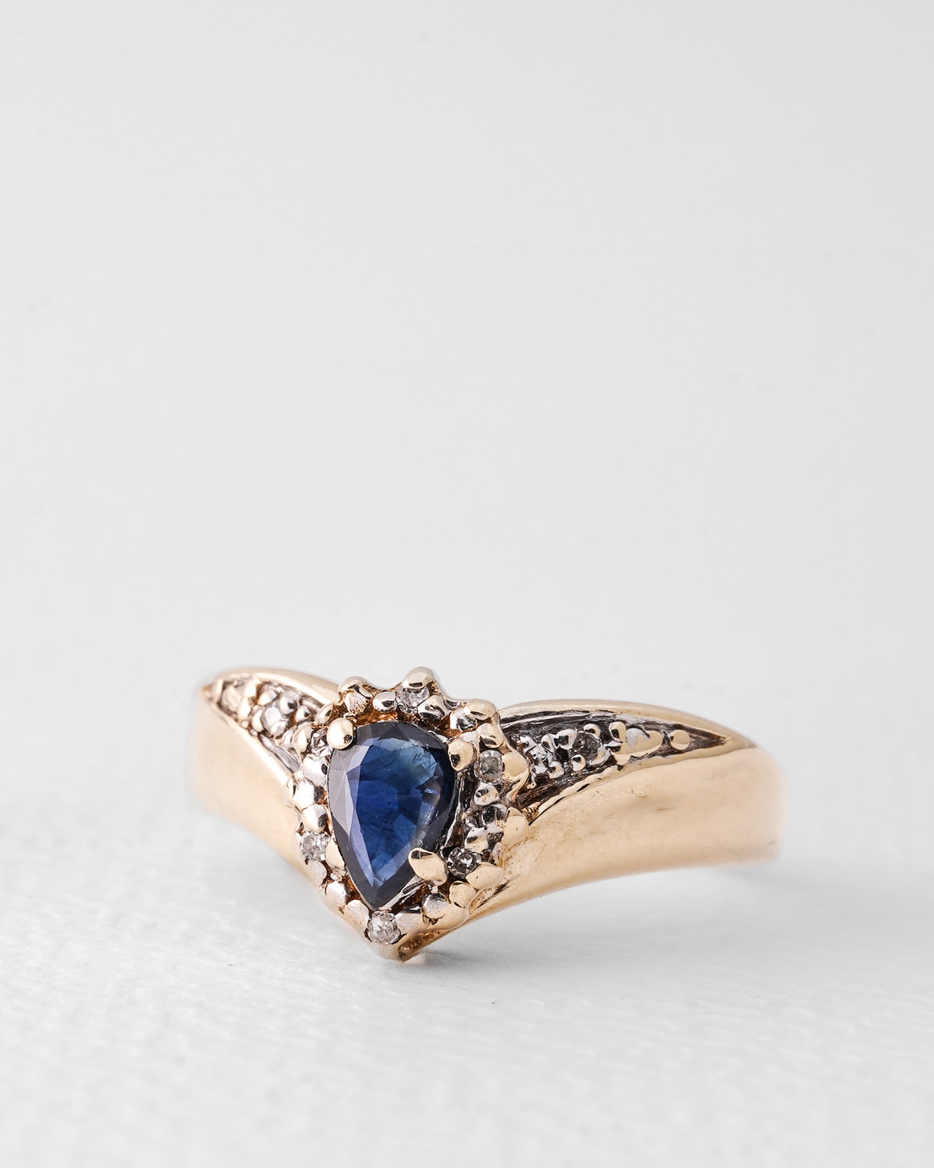 Evelina | Vintage Saffier Solitaire & Diamant Details Ring