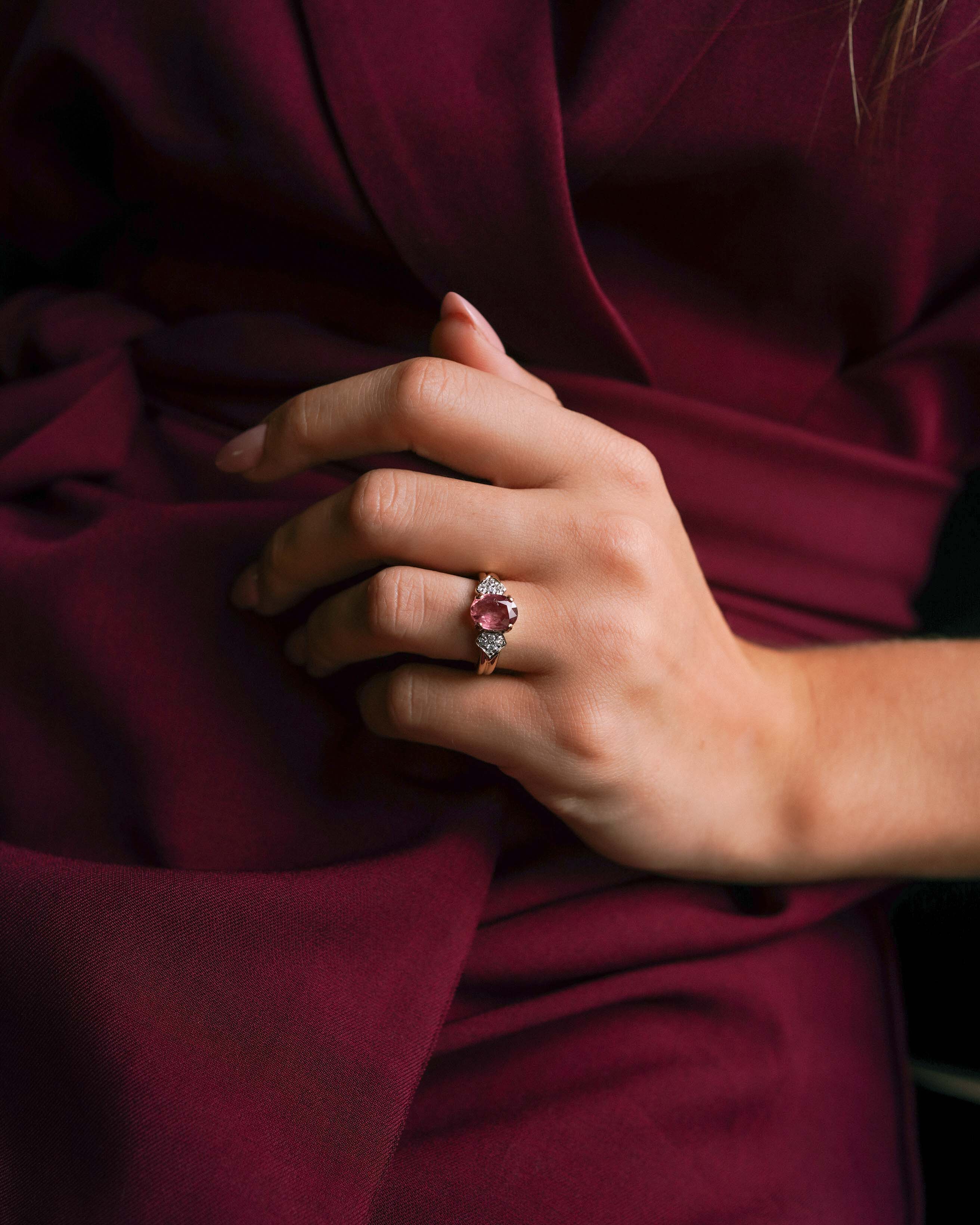 Sofia | Vintage Toermalijn Solitaire & Witte Saffier Details Ring