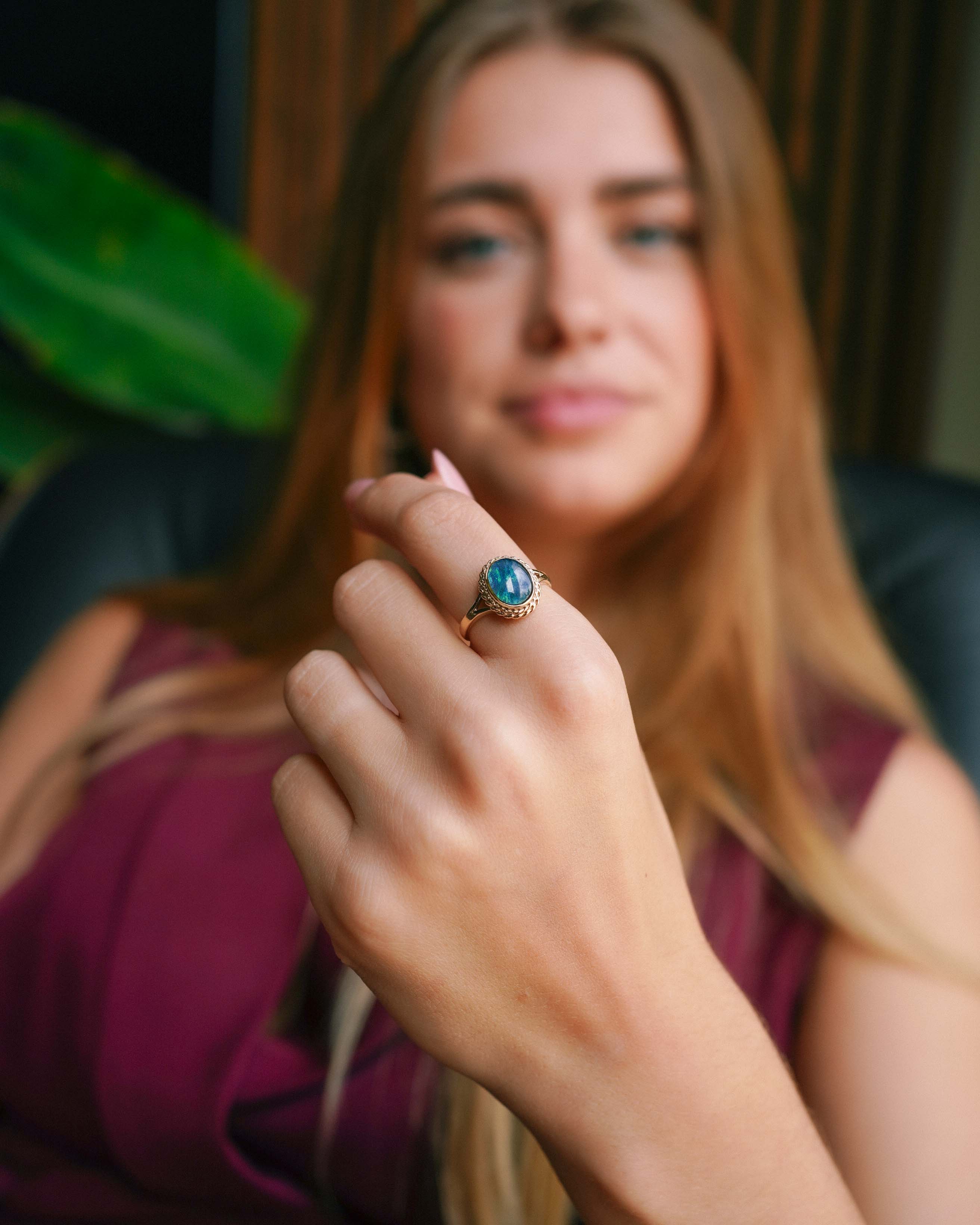 Yvette | Vintage Zwarte Opaal Solitaire Ring