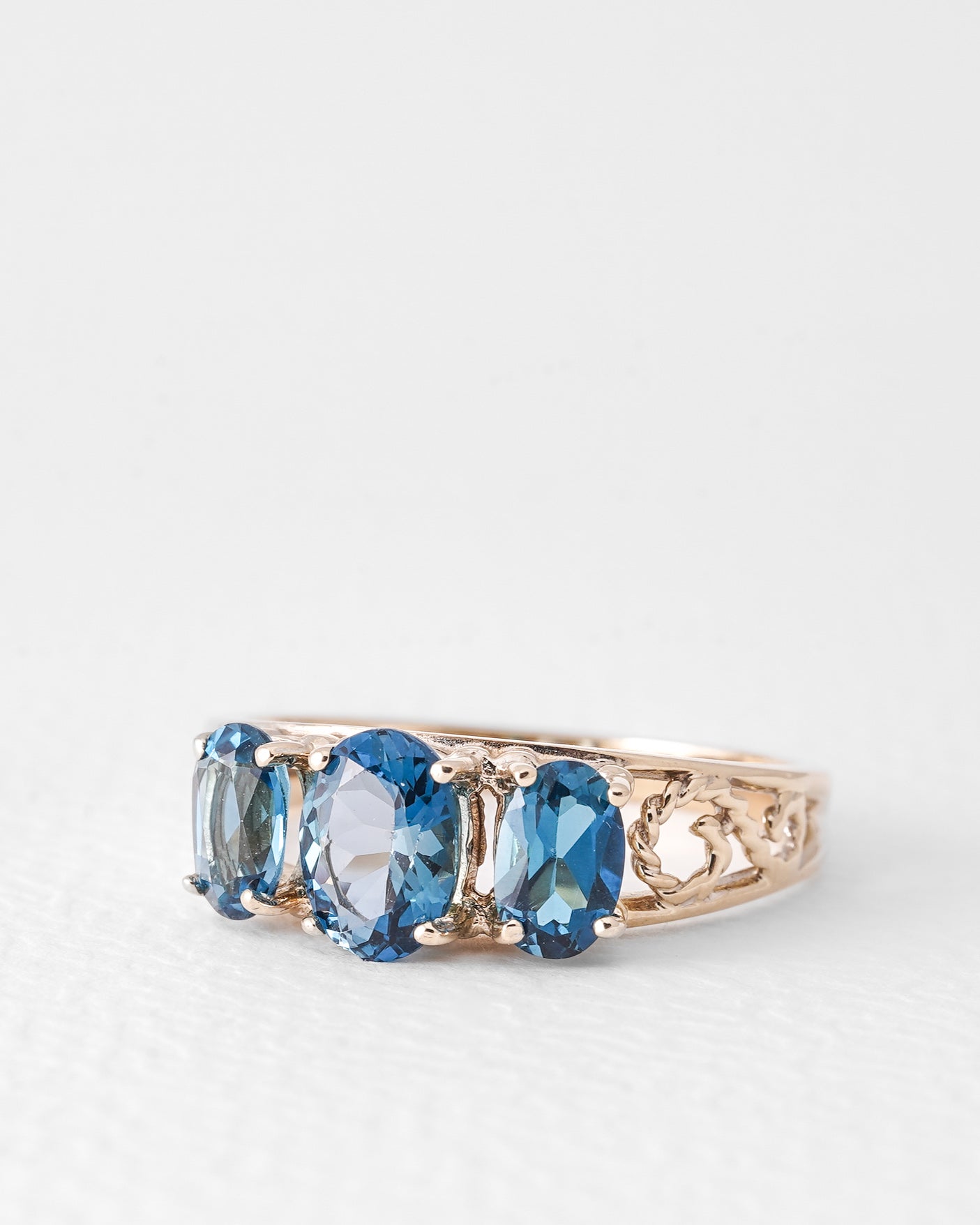 Yali | Vintage Blue Topaz Ring