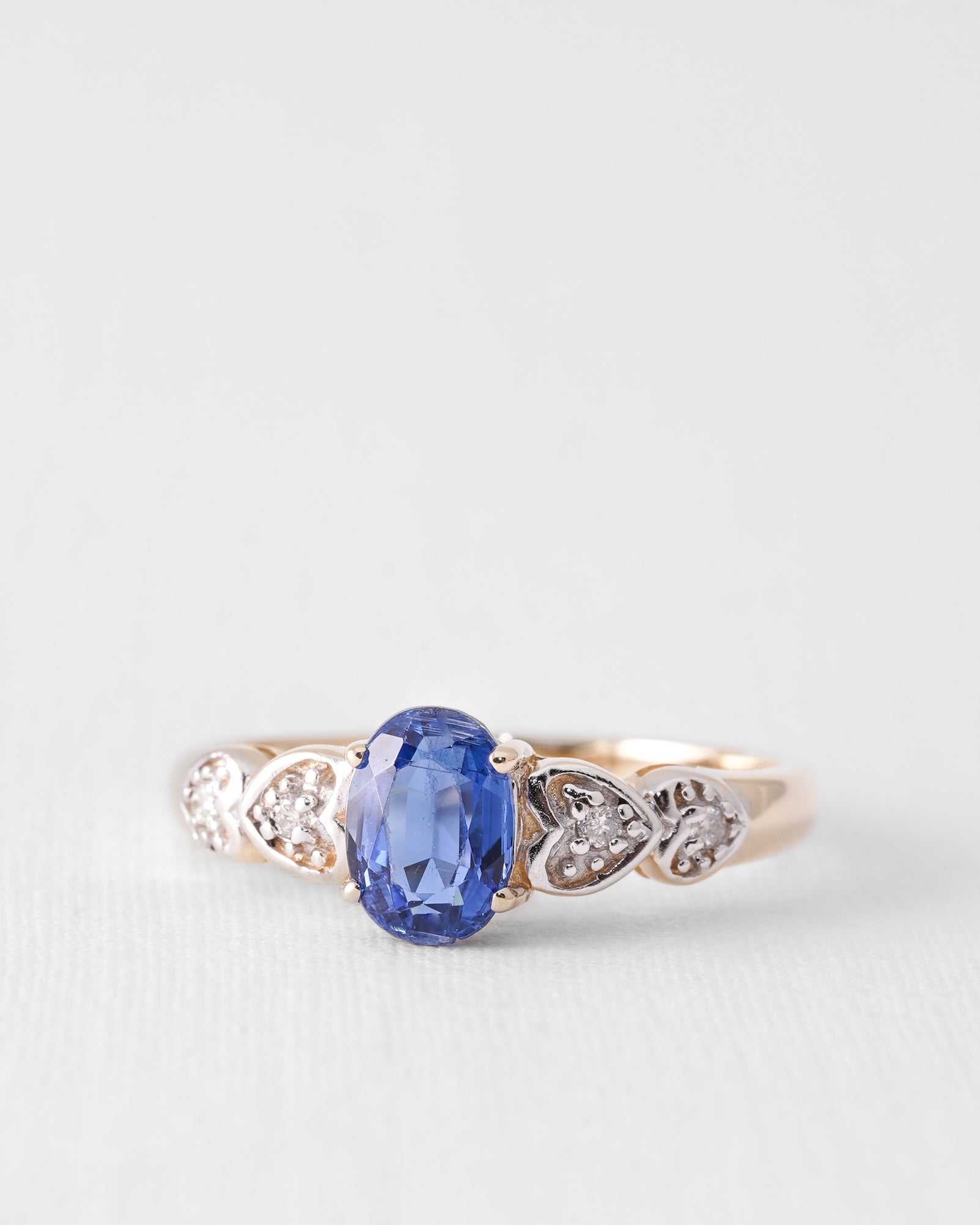 Kyvara | Vintage Kyaniet Solitaire & Diamant Details Ring