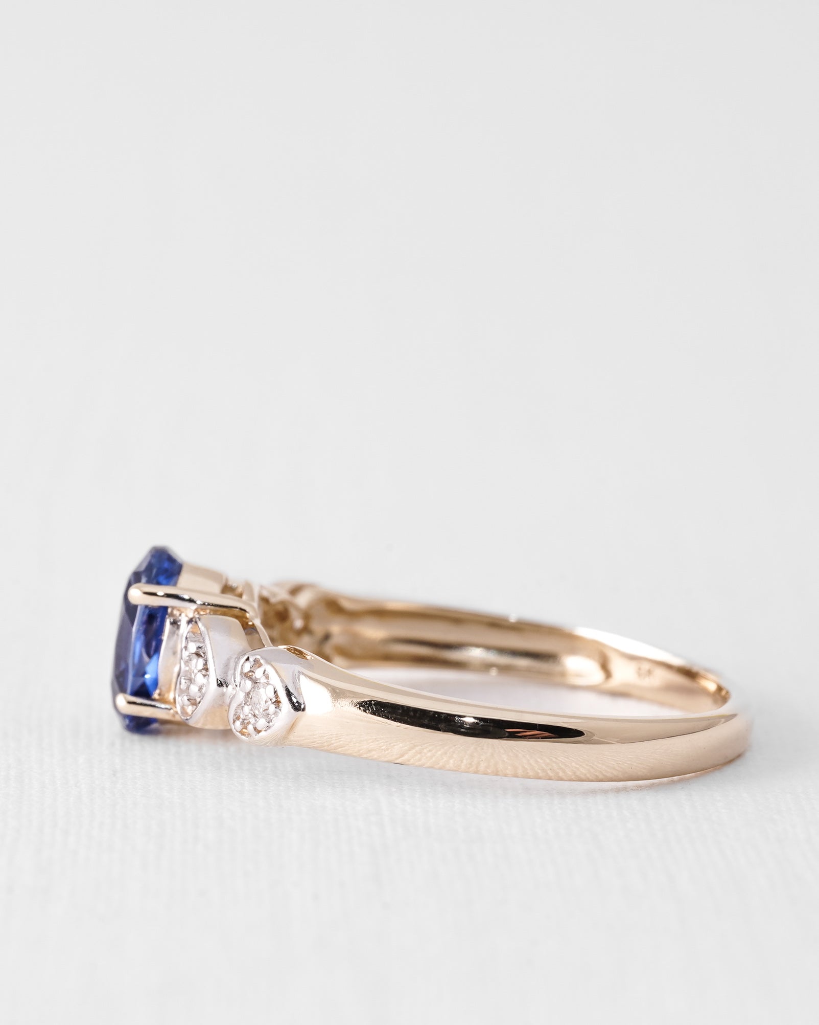 Kyvara | Vintage Kyaniet Solitaire & Diamant Details Ring