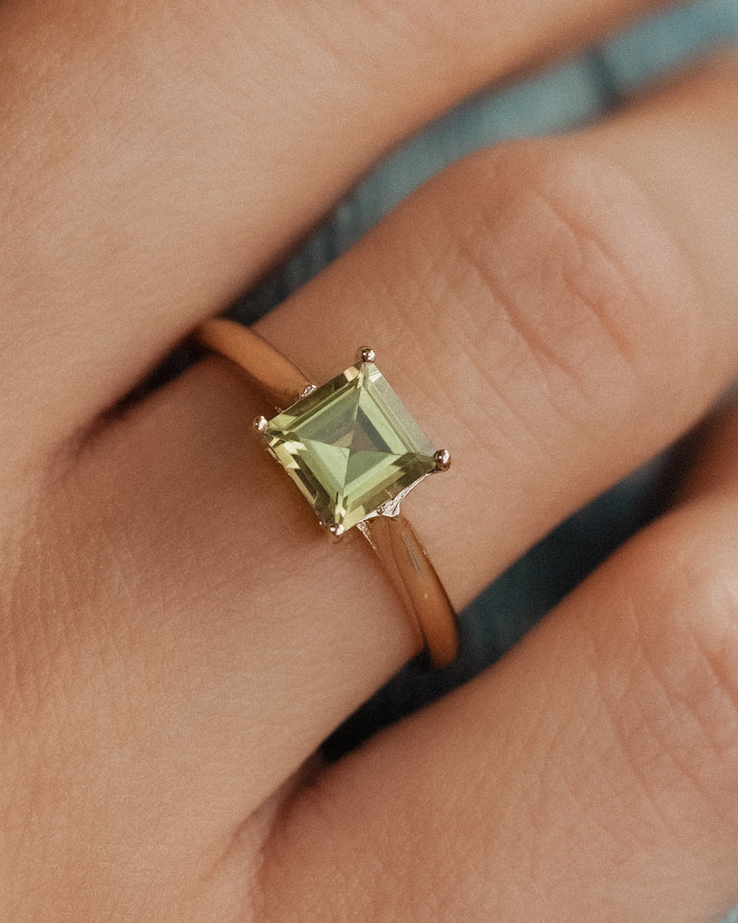 Amandine | Vintage Peridoot Solitaire Ring