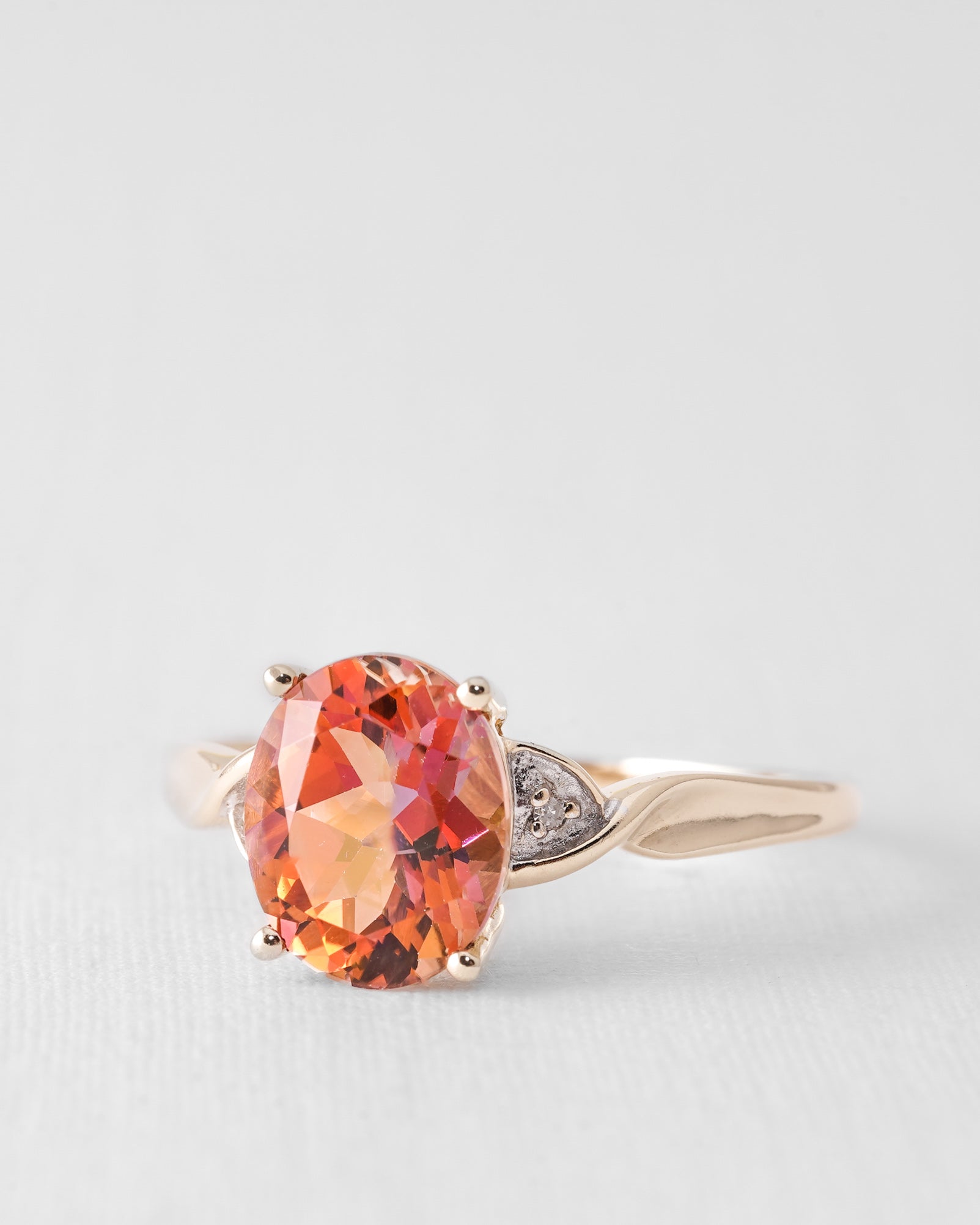 Fyrenza | Vintage Vuur Topaas Solitaire & Diamant Details Ring