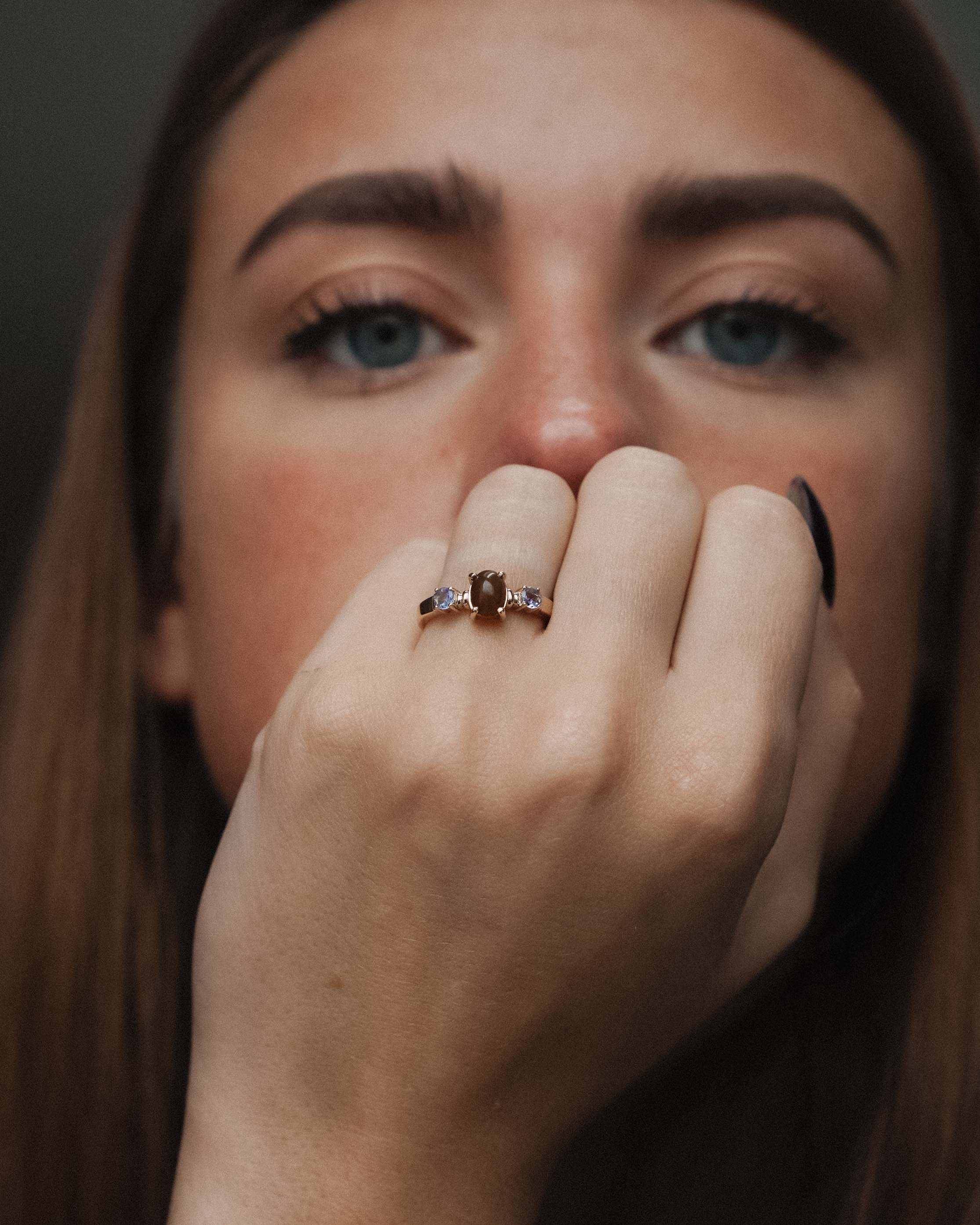 Tazeli | Vintage Carneool & Tanzaniet Three-Stone Ring