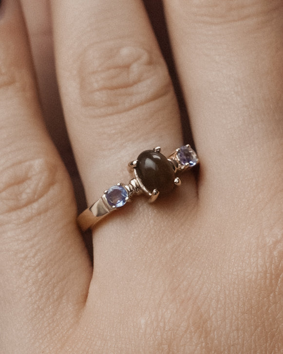 Tazeli | Vintage Carneool & Tanzaniet Three-Stone Ring