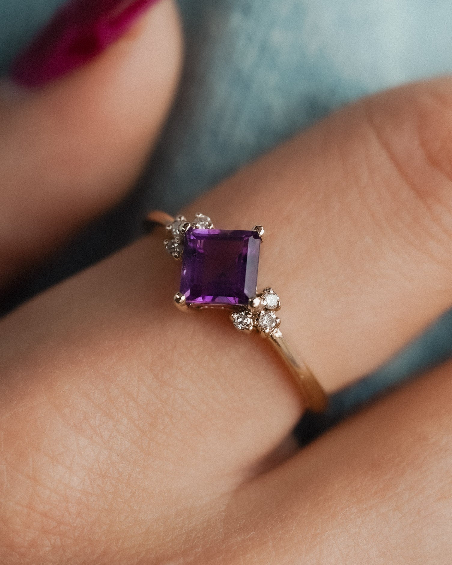 Esmeralda | Vintage Amethist Solitaire & Diamant Details Ring - Menina Amsterdam