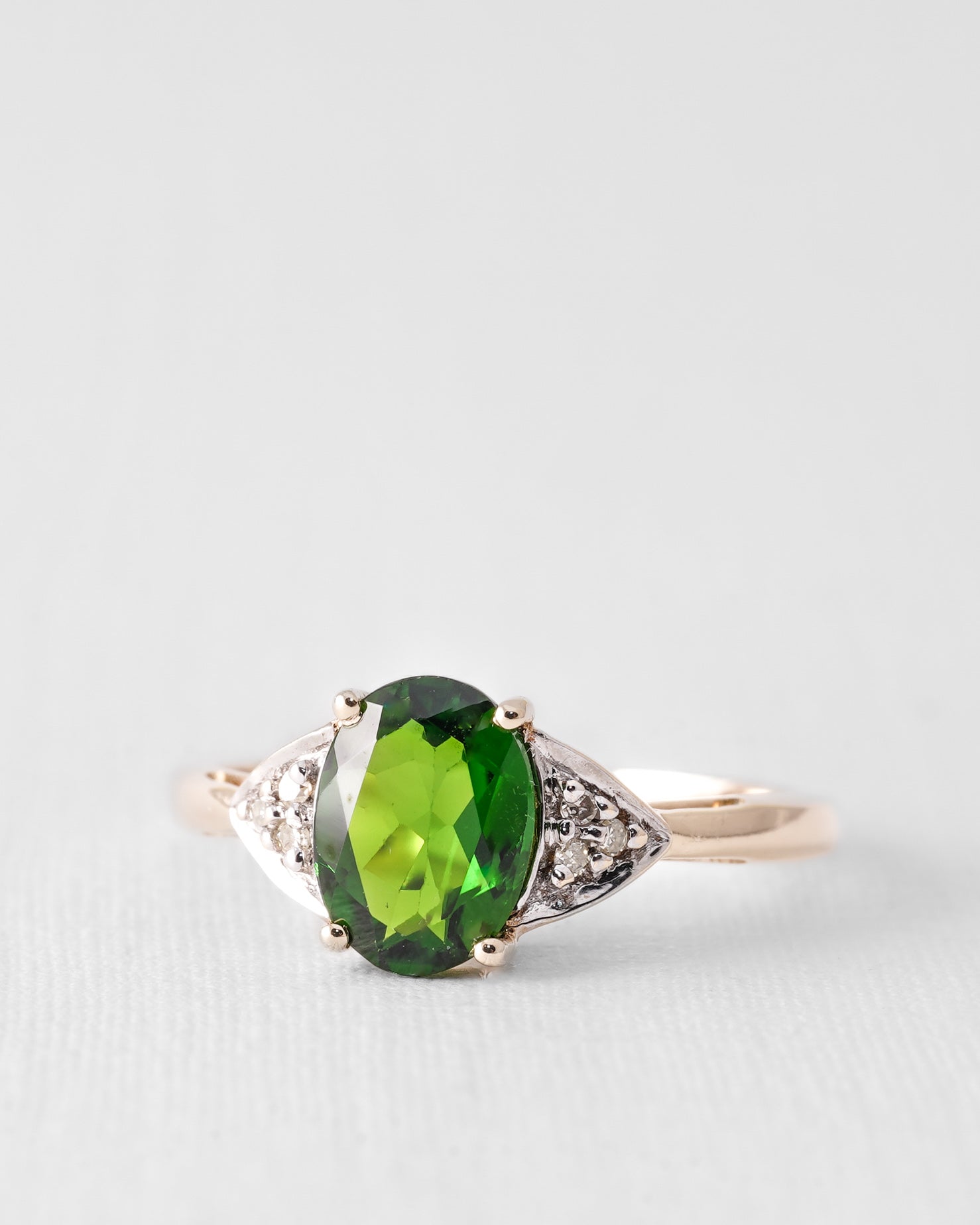 Divera | Vintage Diopsiet Solitaire & Diamant Details Ring