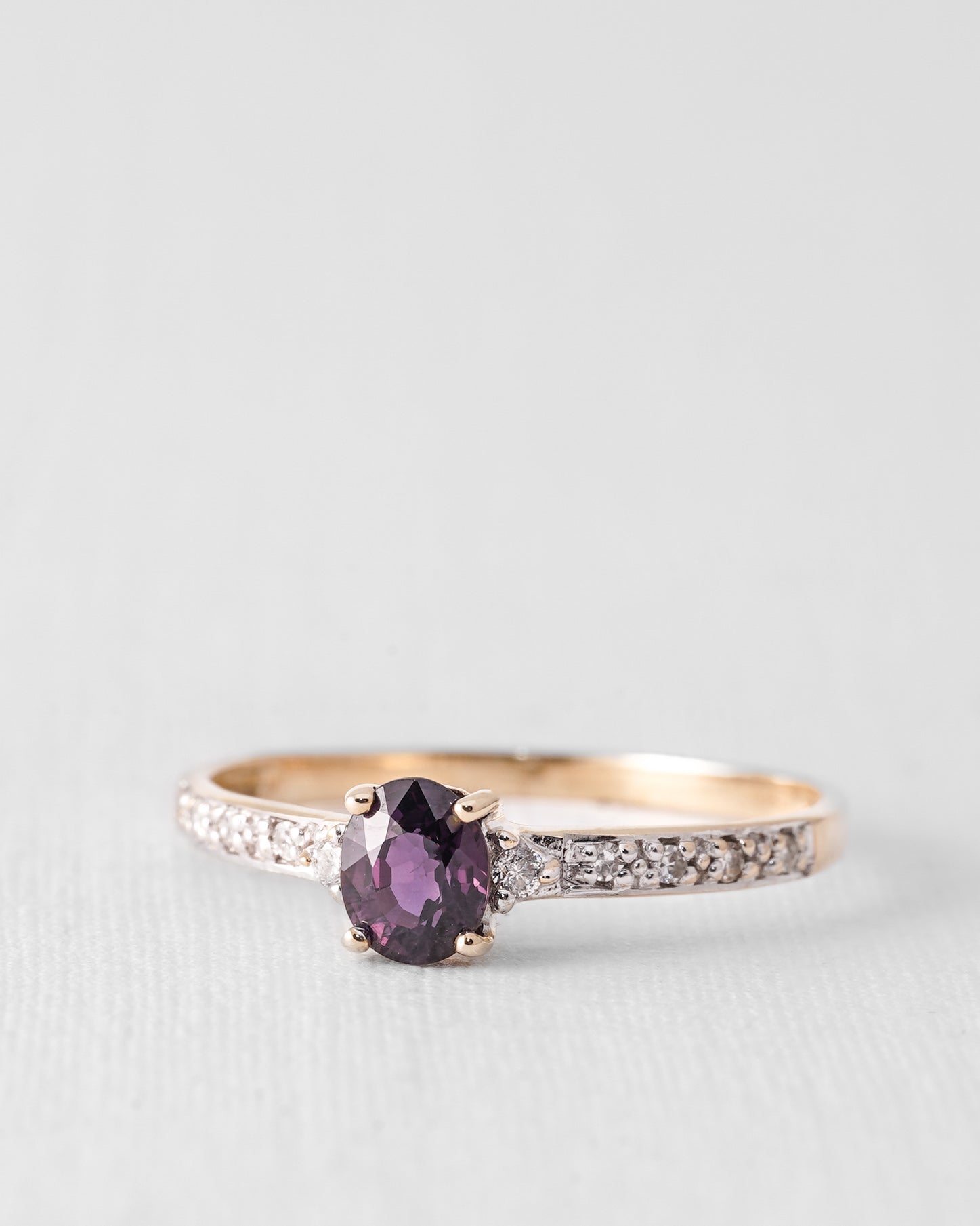 Aréssa | Vintage Kwarts Solitaire & Diamant Details Ring