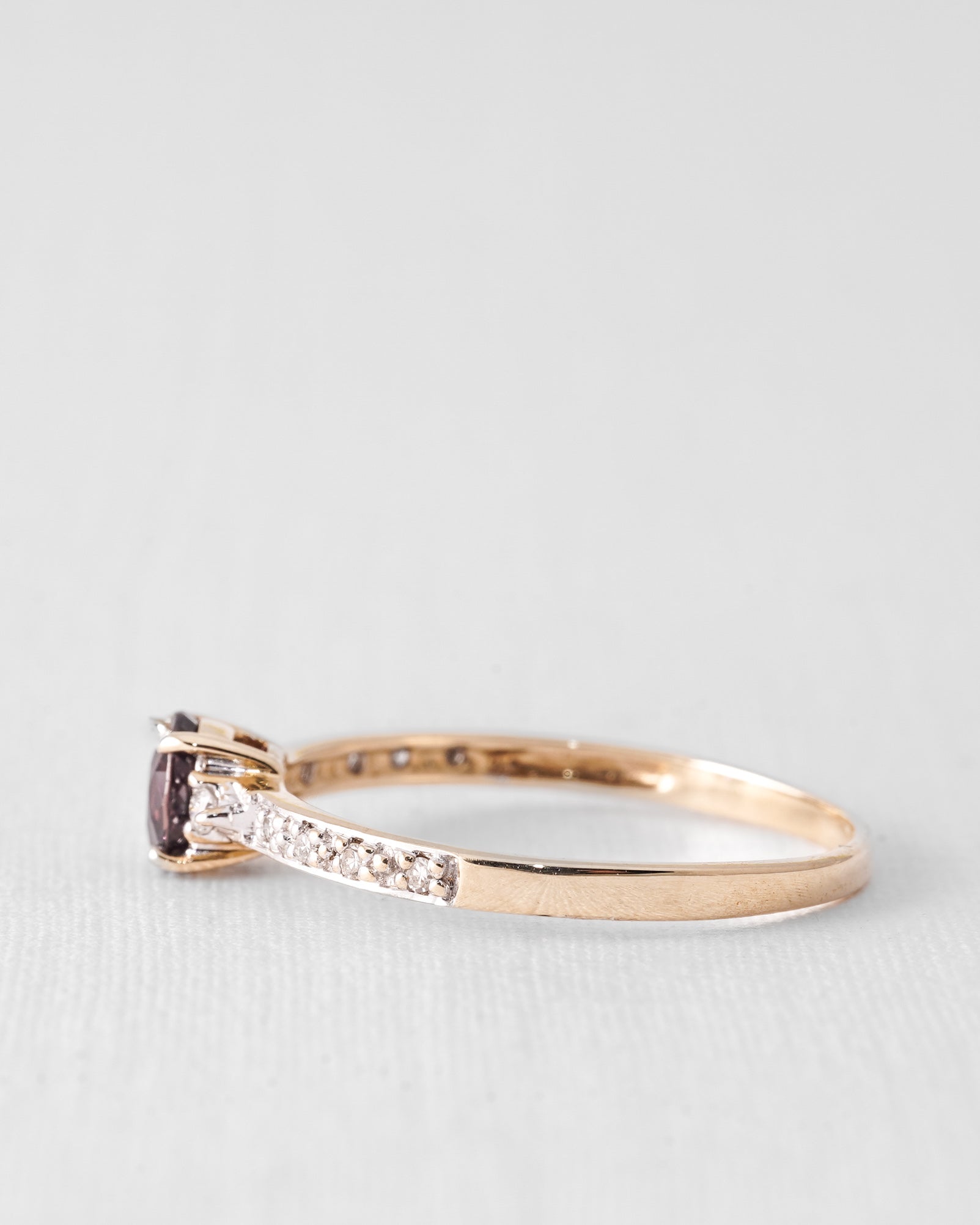 Aréssa | Vintage Kwarts Solitaire & Diamant Details Ring
