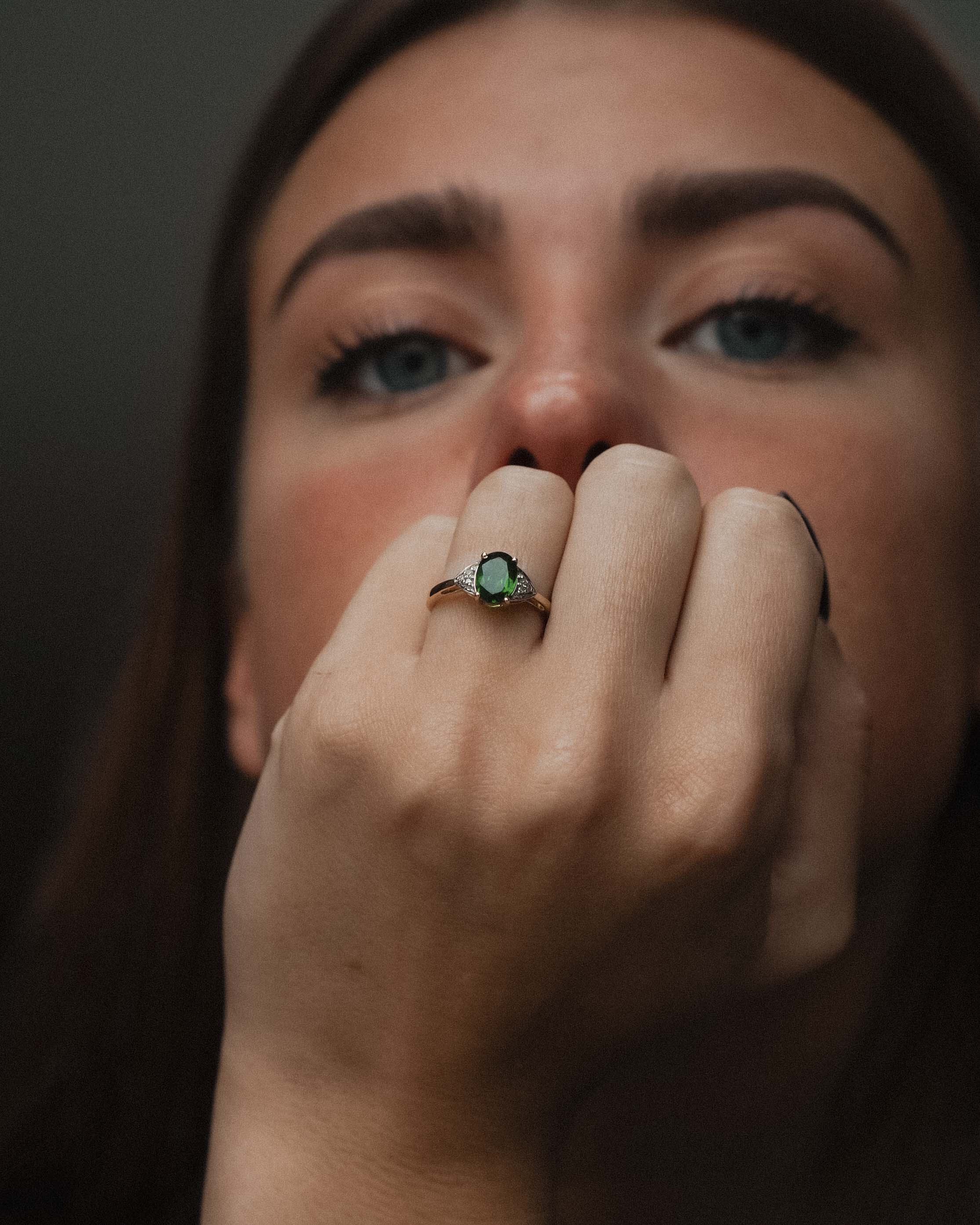 Divera | Vintage Diopsiet Solitaire & Diamant Details Ring