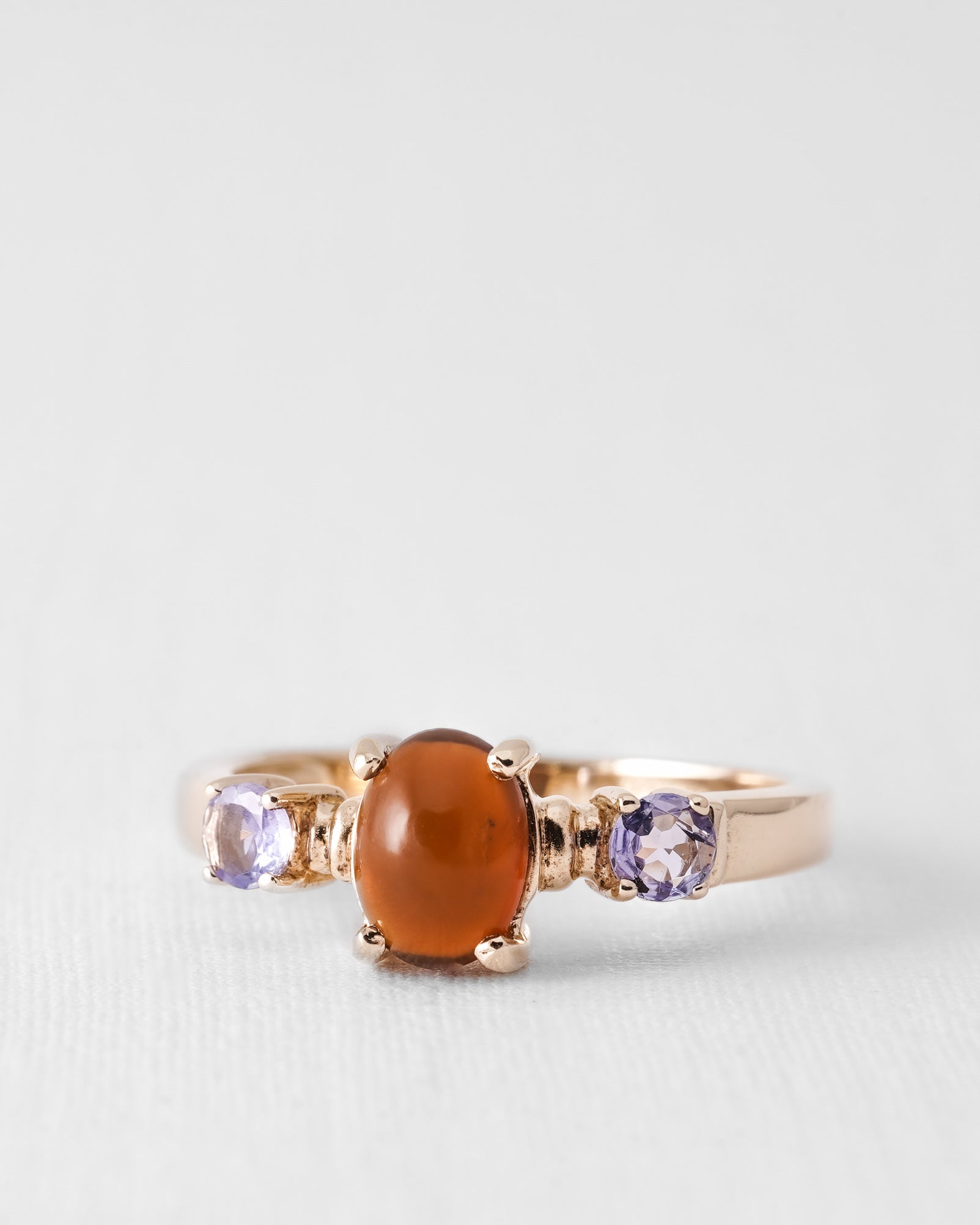 Tazeli | Vintage Carneool & Tanzaniet Three-Stone Ring