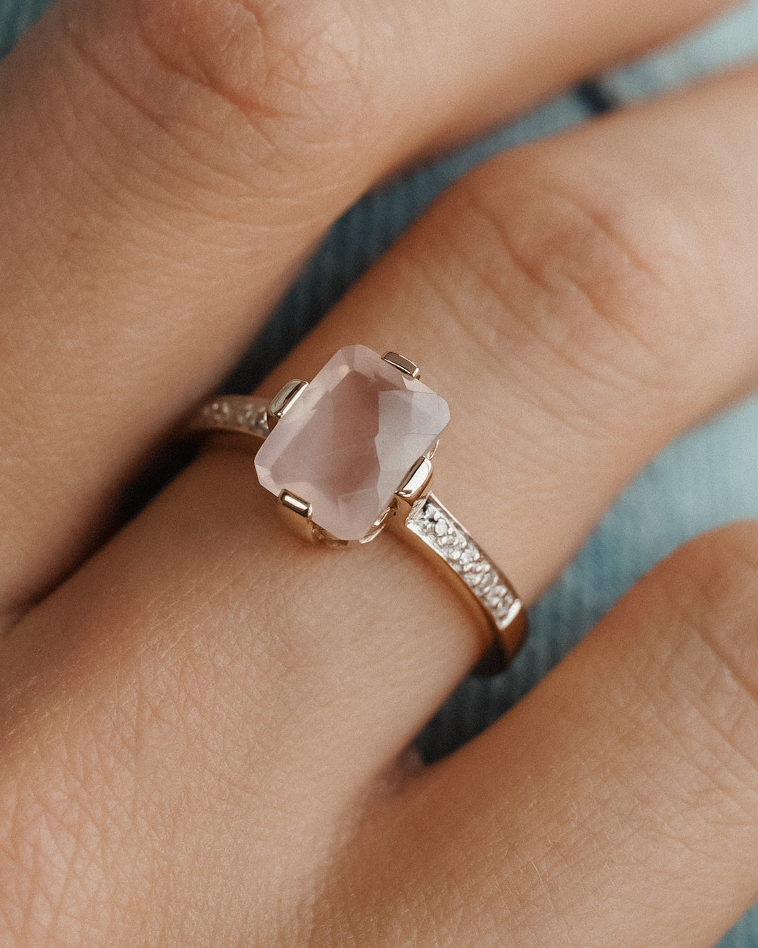 (05-03) Seraphina | Vintage Rozenkwarts & Diamant Ring - Menina Amsterdam
