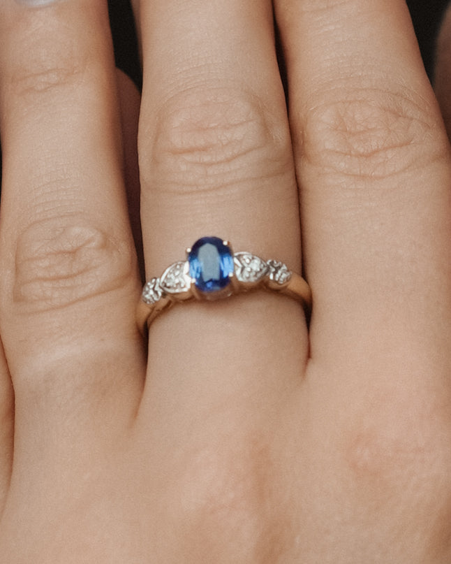 Kyvara | Vintage Kyaniet Solitaire & Diamant Details Ring