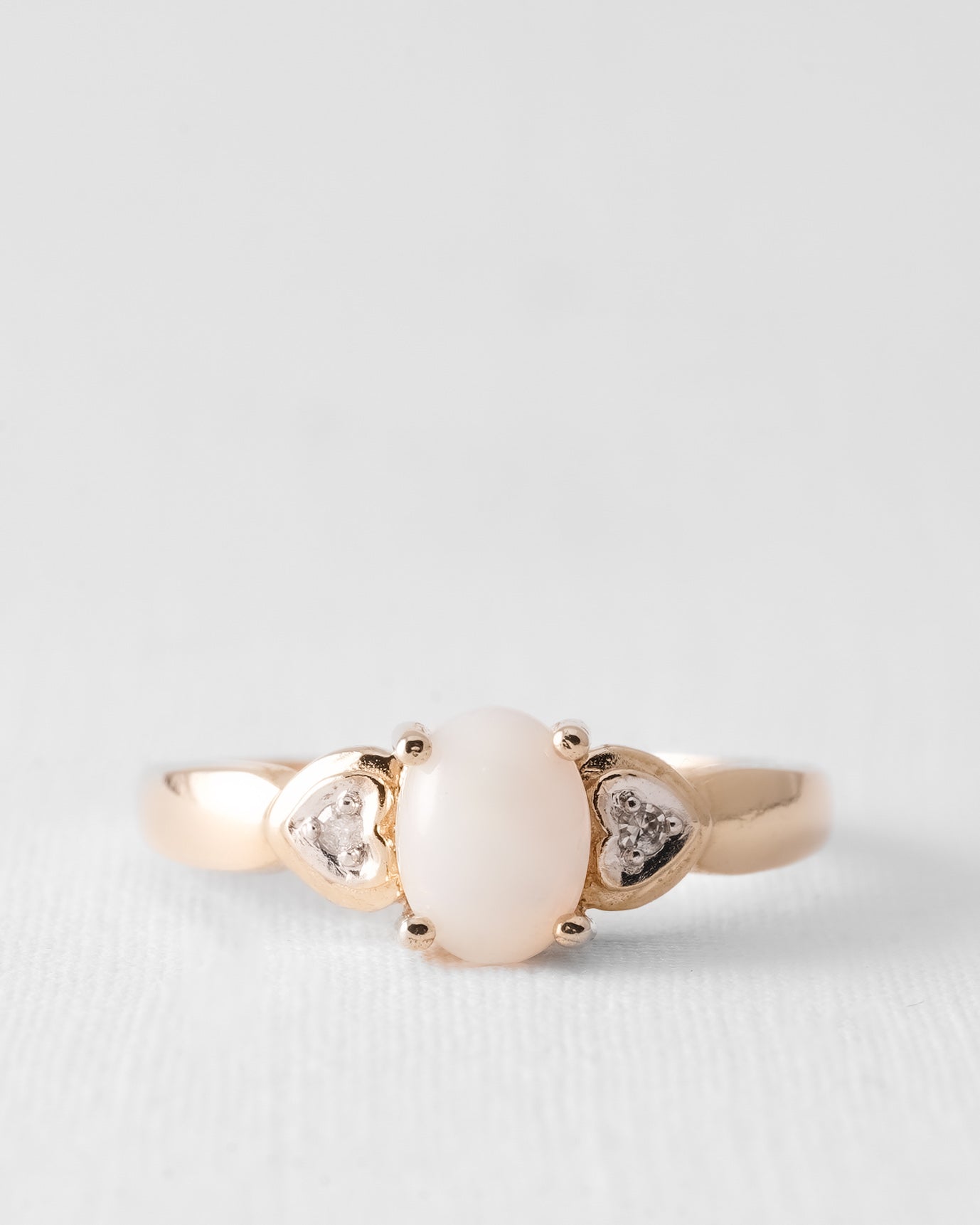 Mirabelle | Vintage Opaal Solitaire & Diamant Details Ring - Menina Amsterdam