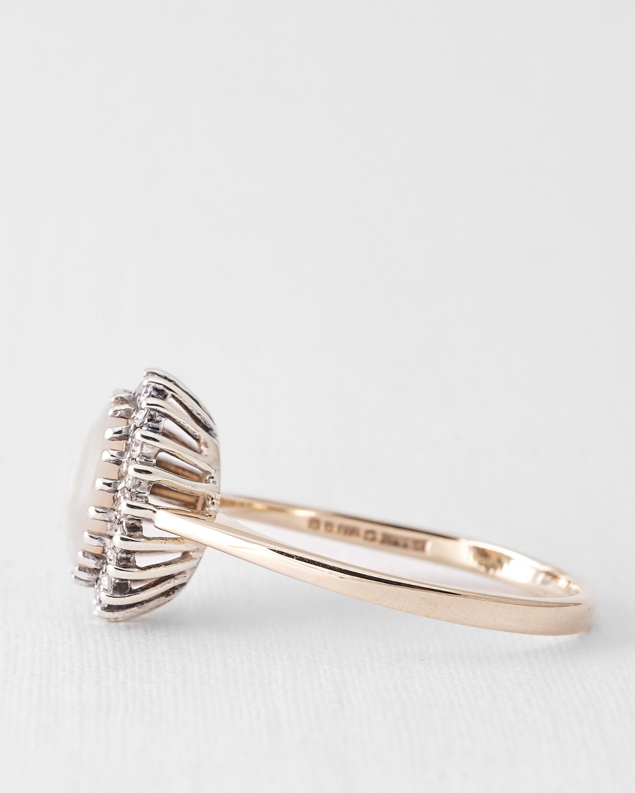 Solde | Vintage Opal and Diamond Ring