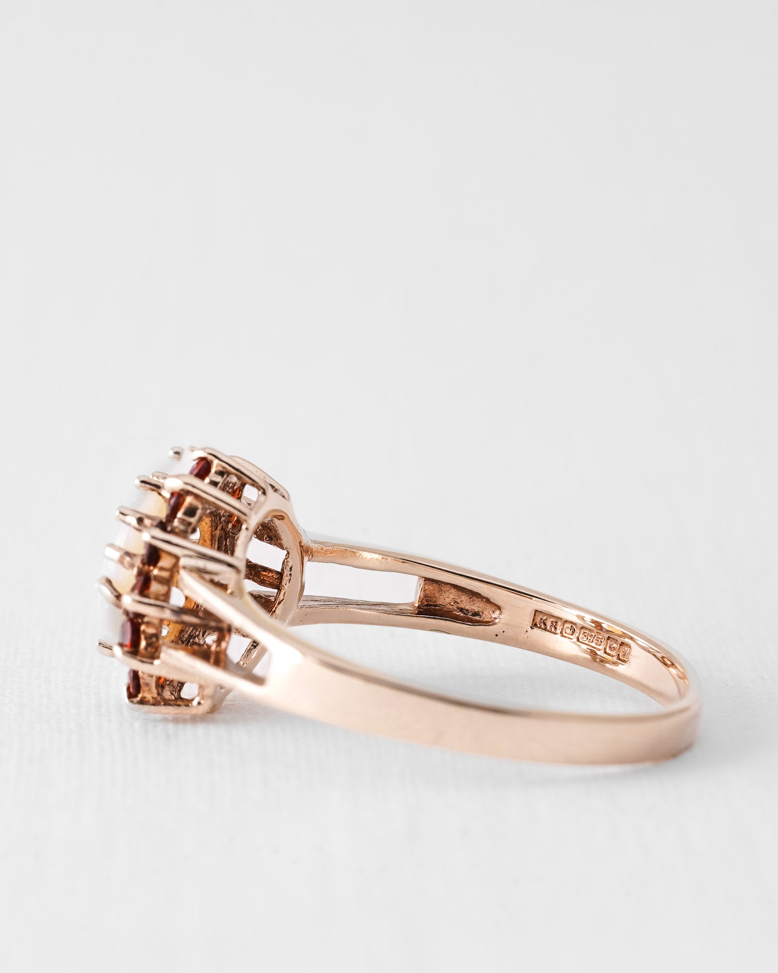 Lyne | Vintage Opaal & Granaat Halo Ring