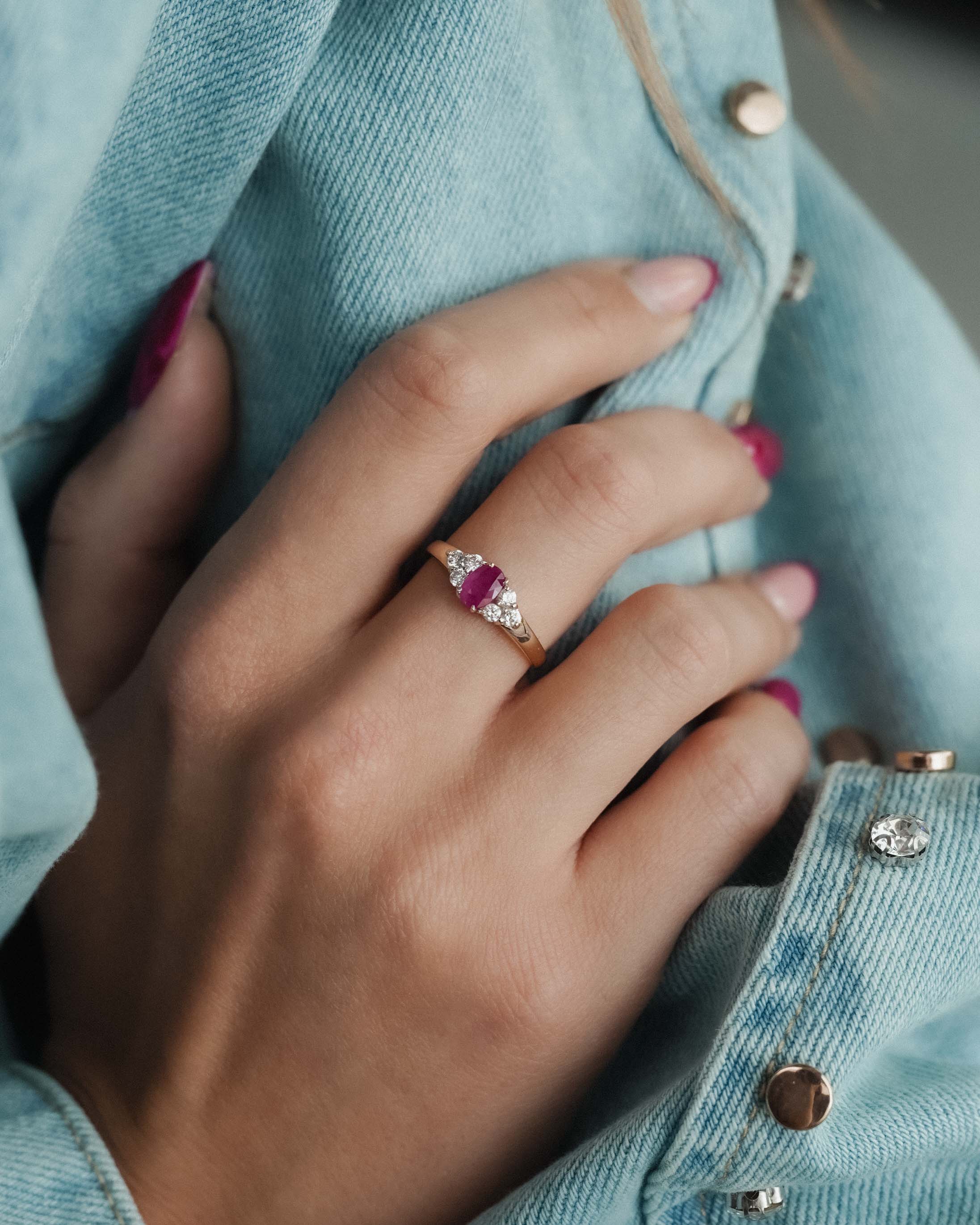 (05-03) Isadora | Vintage Robijn & Witte Saffier Ring - Menina Amsterdam