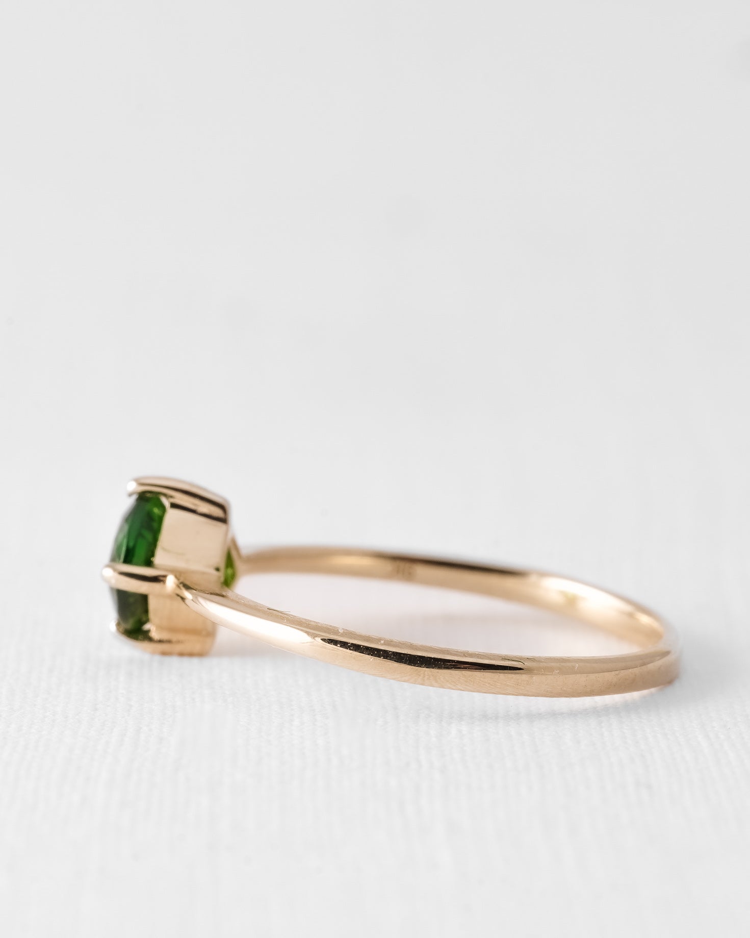 Maelys | Vintage Diopsiet Solitaire Ring