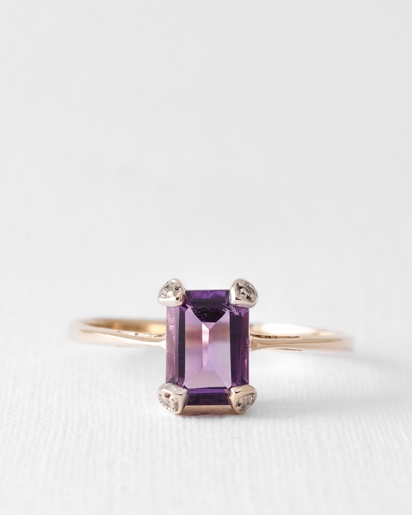 Calista | Vintage Amethist Solitaire & Diamant Details Ring - Menina Amsterdam