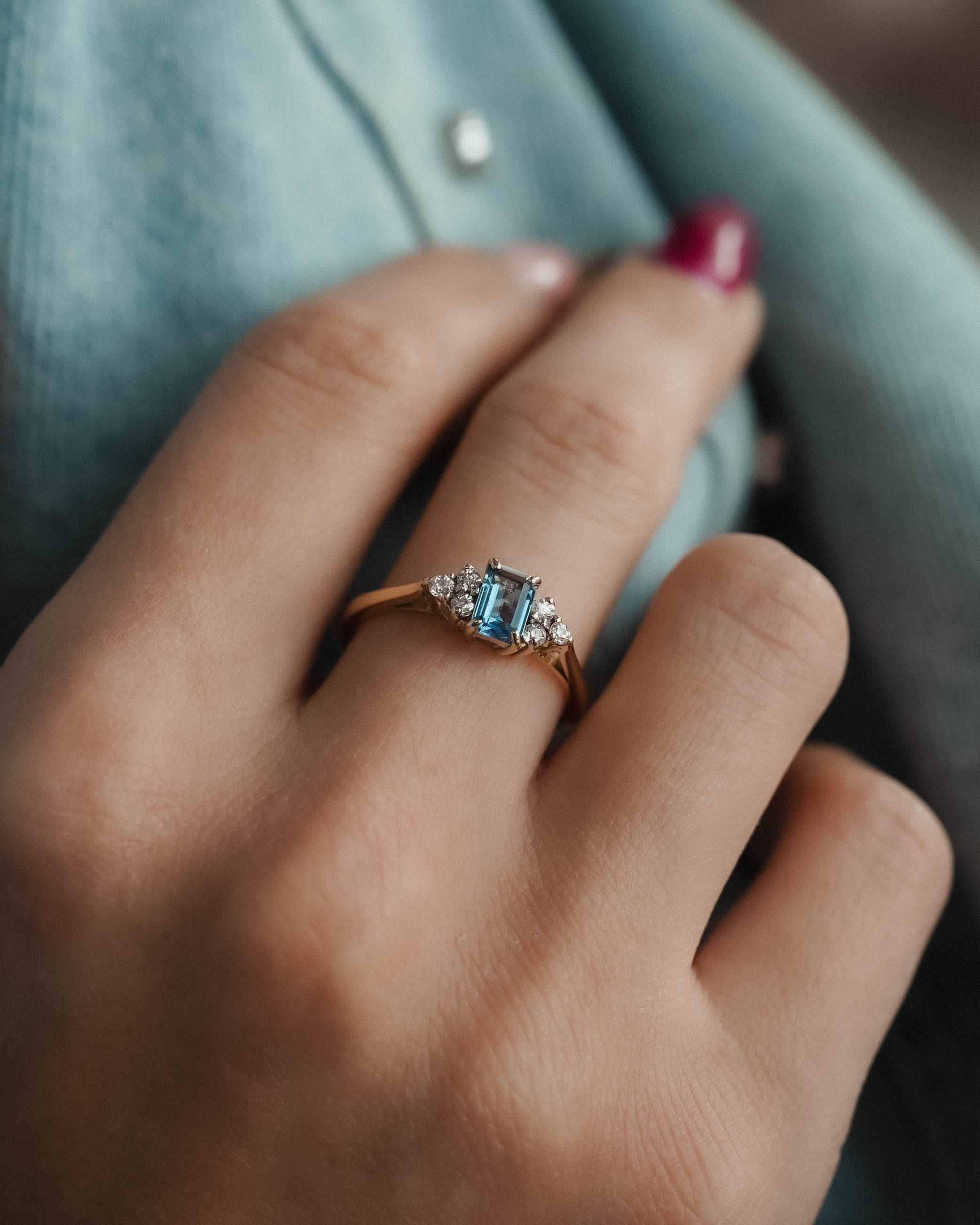 Zephira | Vintage Topaas Solitaire & Witte Saffier Details Ring - Menina Amsterdam