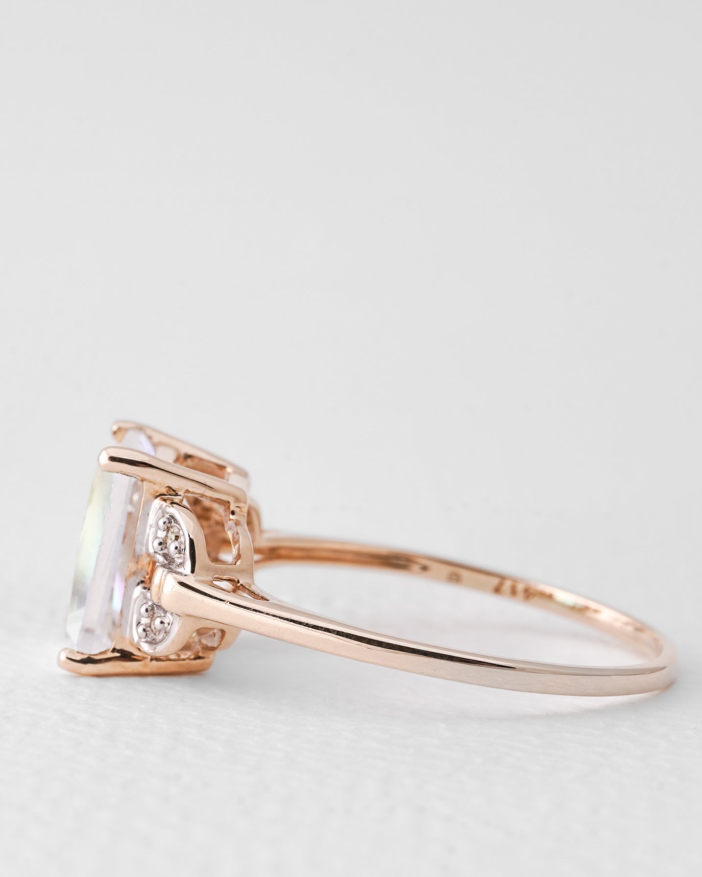 Isolde | Vintage Mystiek Topaas Solitaire & Diamant Details Ring