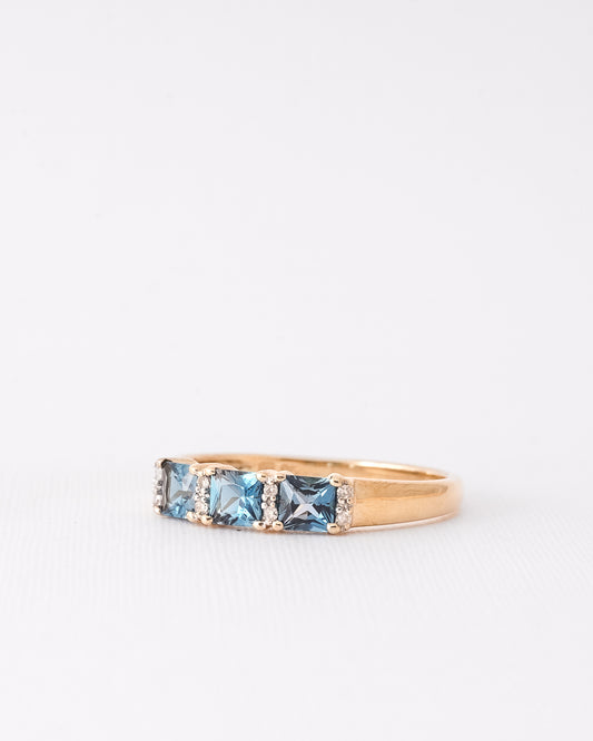 Lidia | Vintage Blauwe Topaas Triologie & Diamant Details