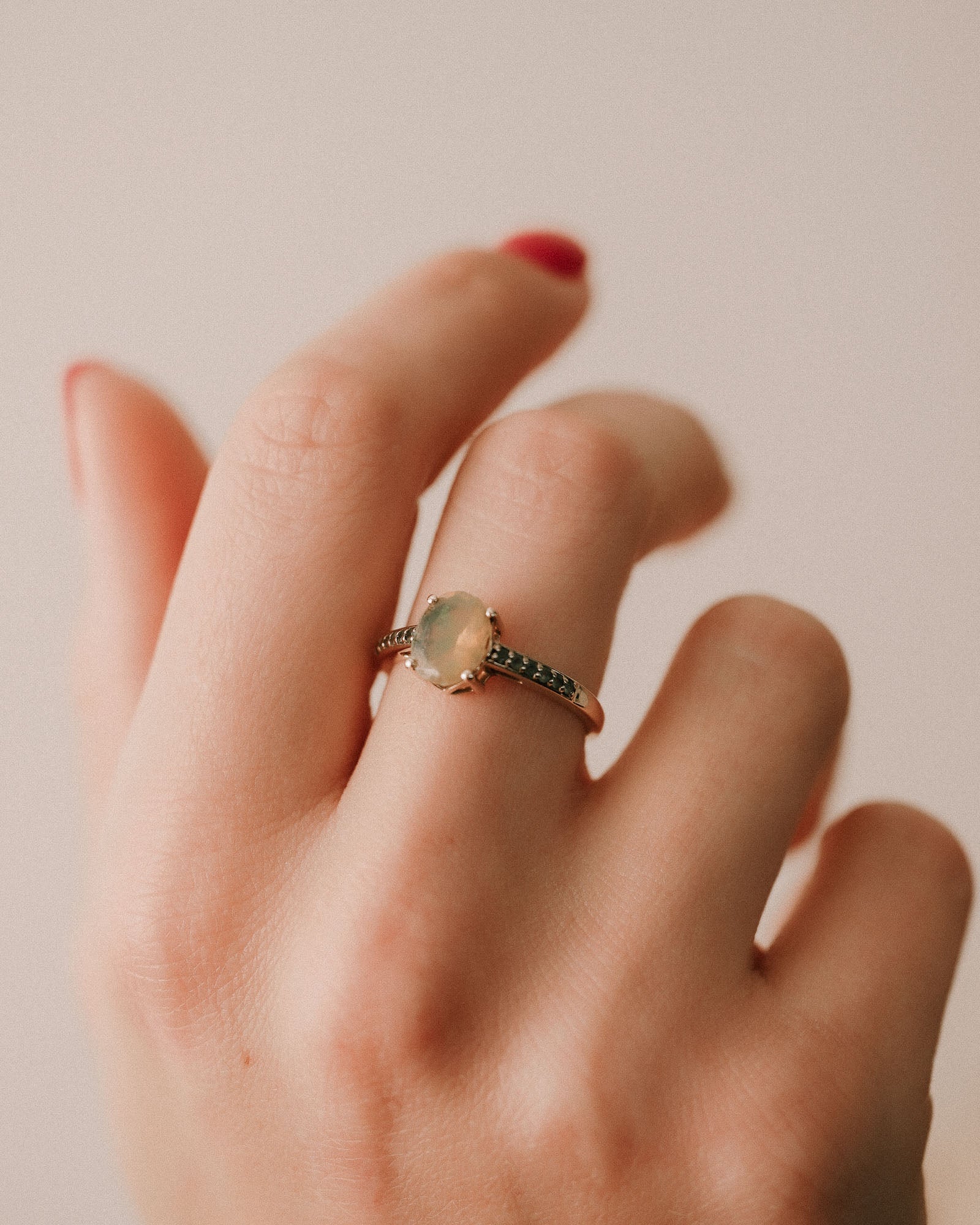 Giulia | Vintage Opaal Solitaire & Alexandriet Details