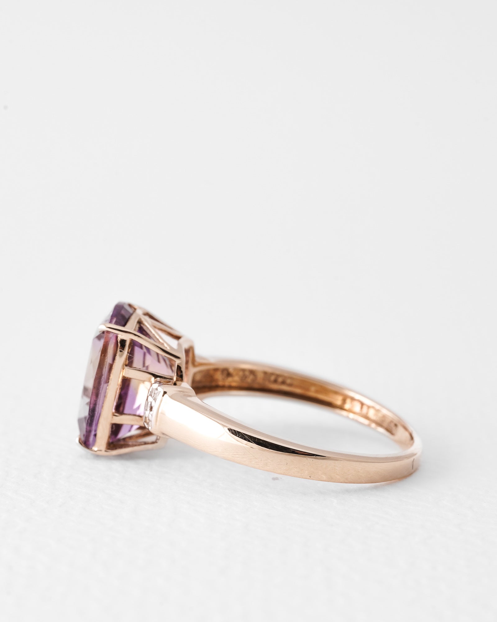Talia | Vintage Amethist Solitaire & Diamant Details