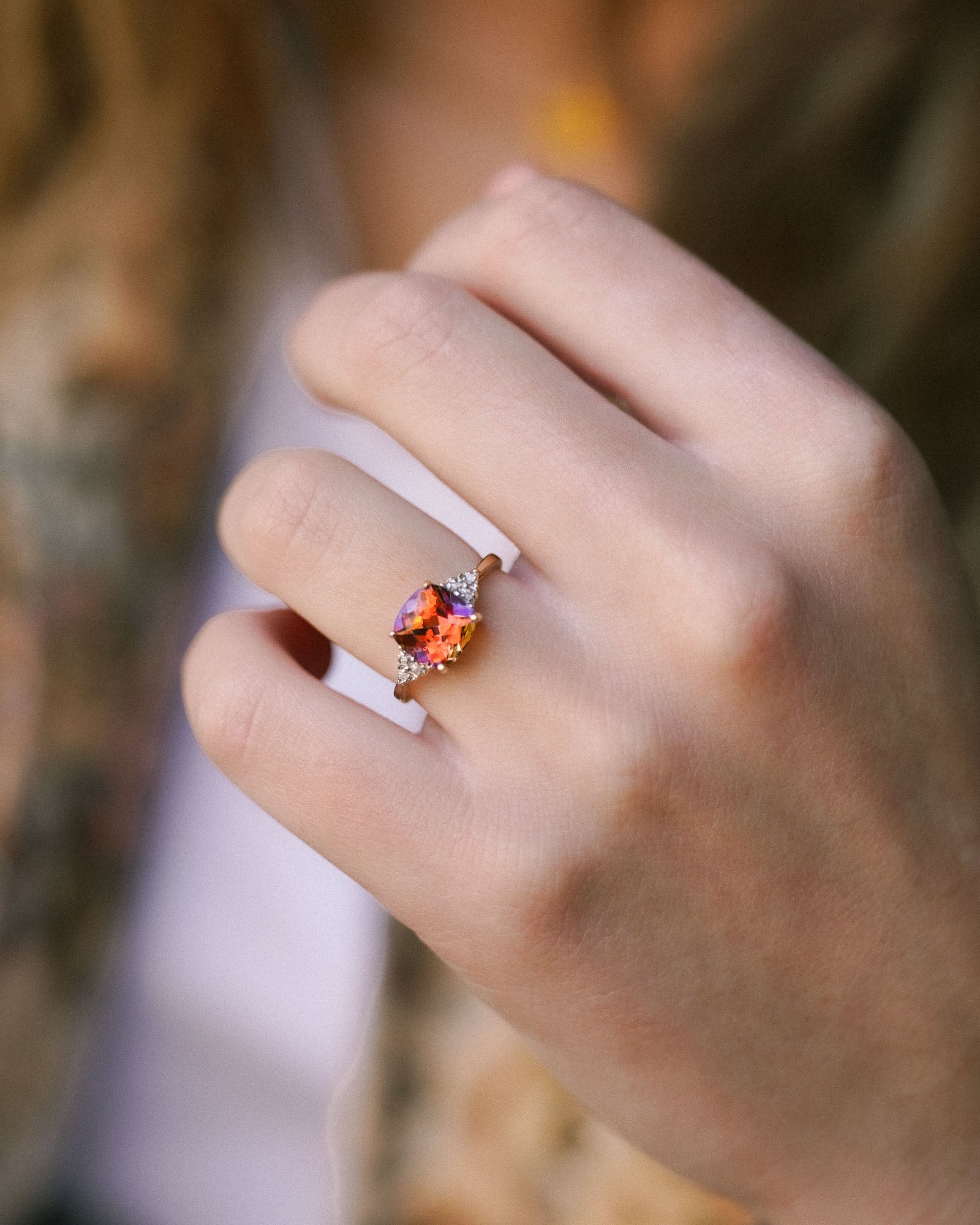 Annabelle | Vintage Topaas Solitaire & Diamant Details