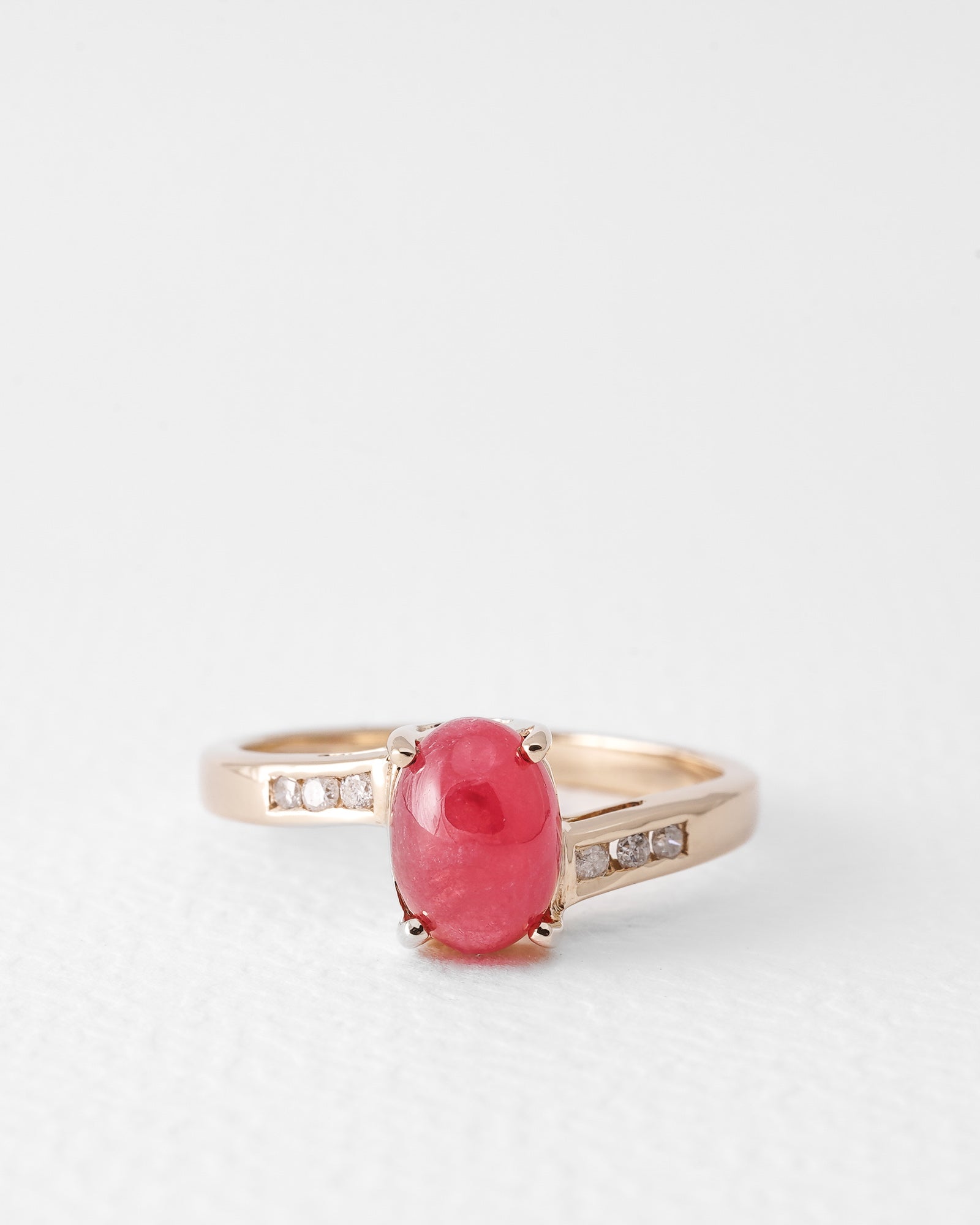 Sofie | Vintage Cabachon Solitaire & Diamant