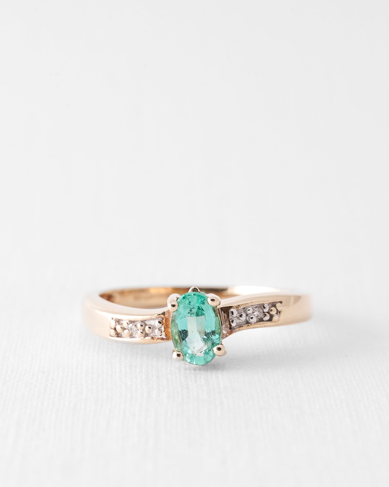 Belle | Vintage Smaragd Solitaire & Diamant Details
