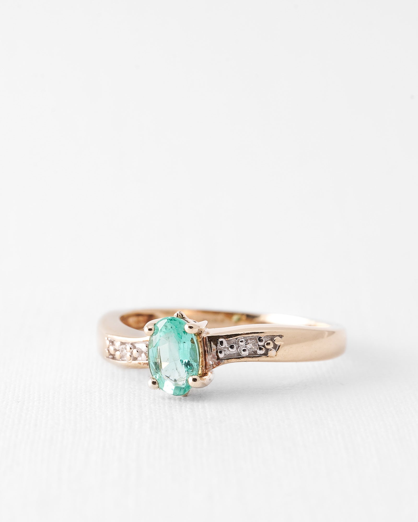 Belle | Vintage Smaragd Solitaire & Diamant Details