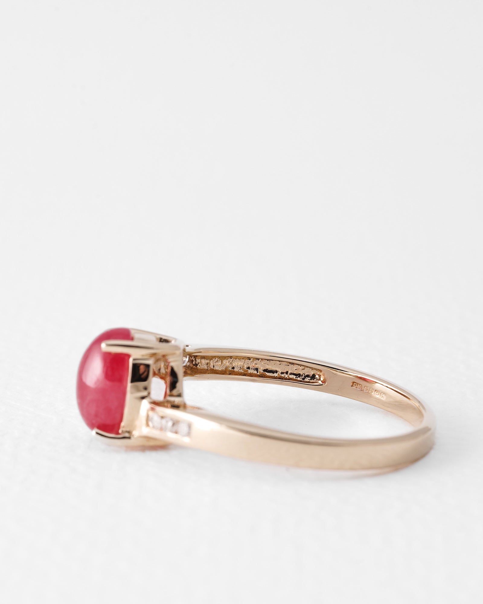 Sofie | Vintage Cabachon Solitaire & Diamant