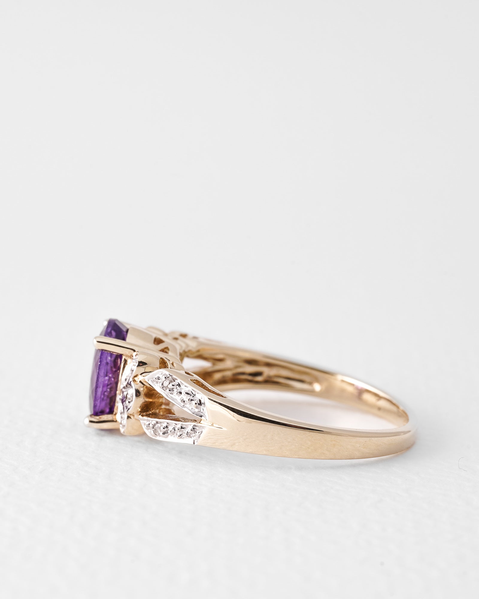 Vesper | Vintage Amethist Solitaire & Diamant Details