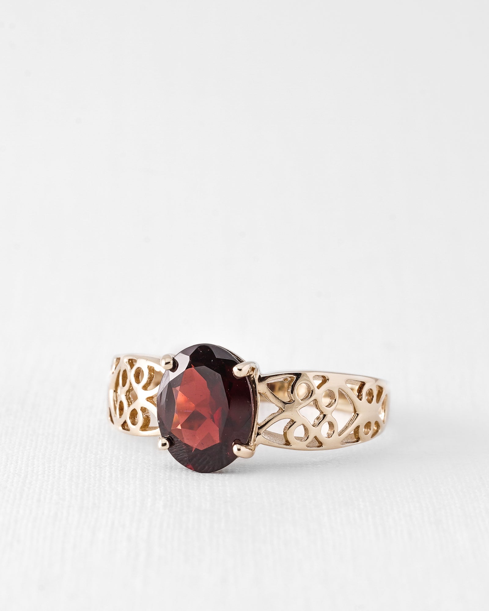 Mayke | Vintage Granaat Solitaire