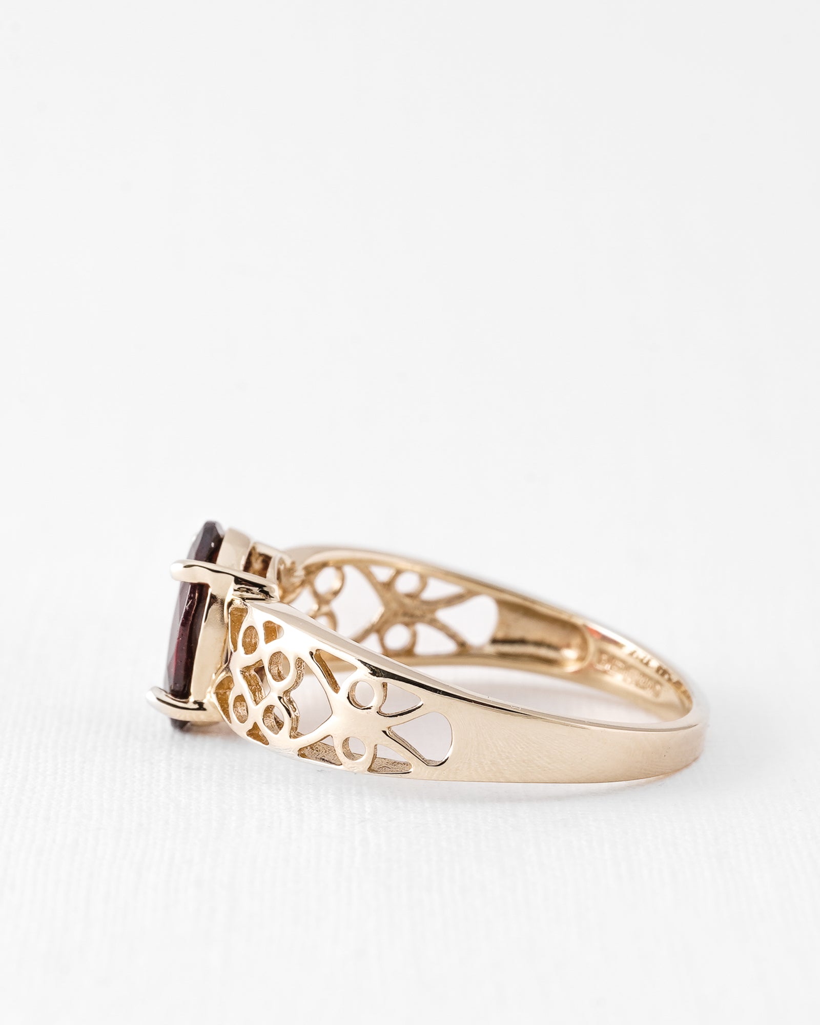 Mayke | Vintage Granaat Solitaire