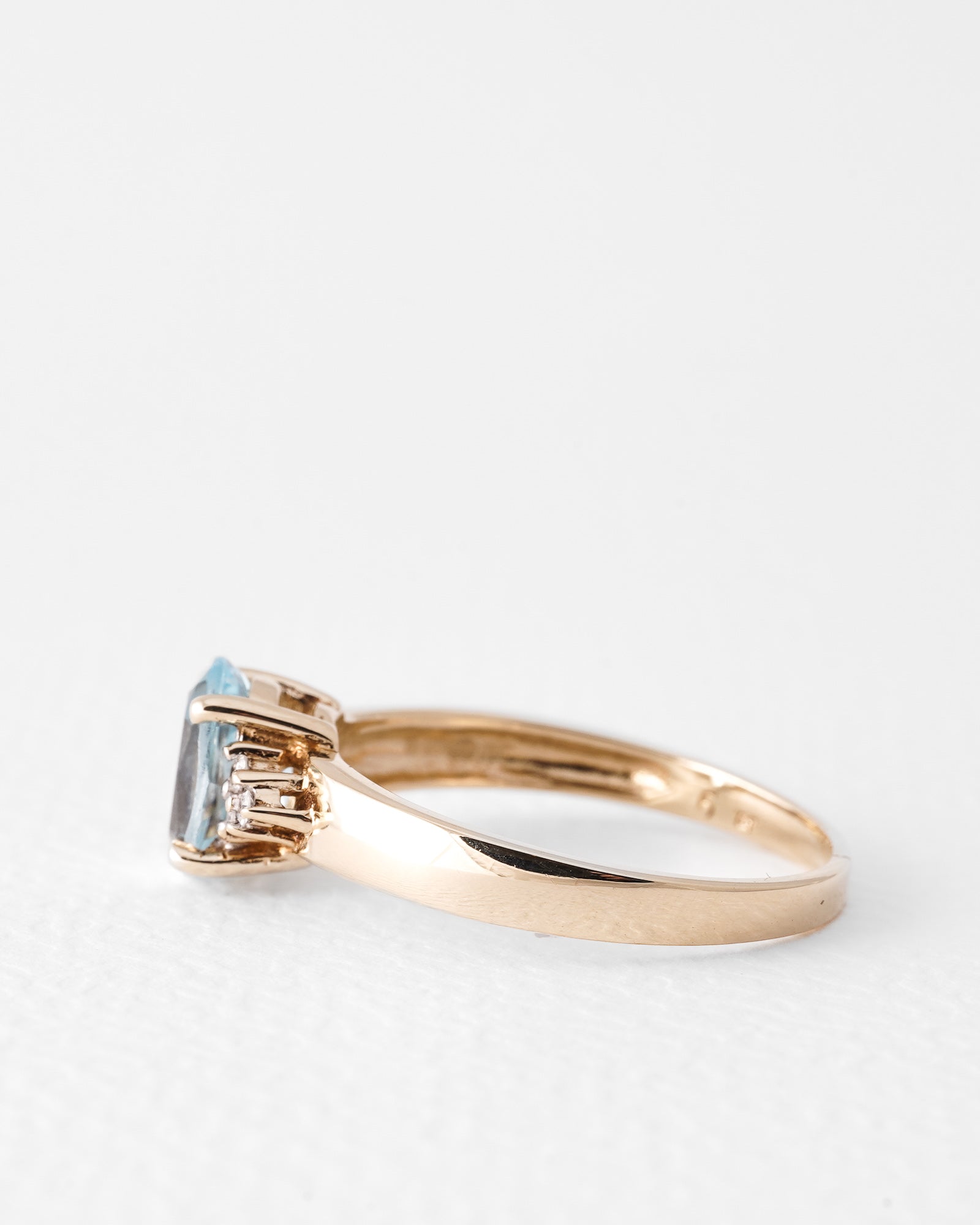 Dahlia | Vintage Topaas Solitaire & Diamant Details